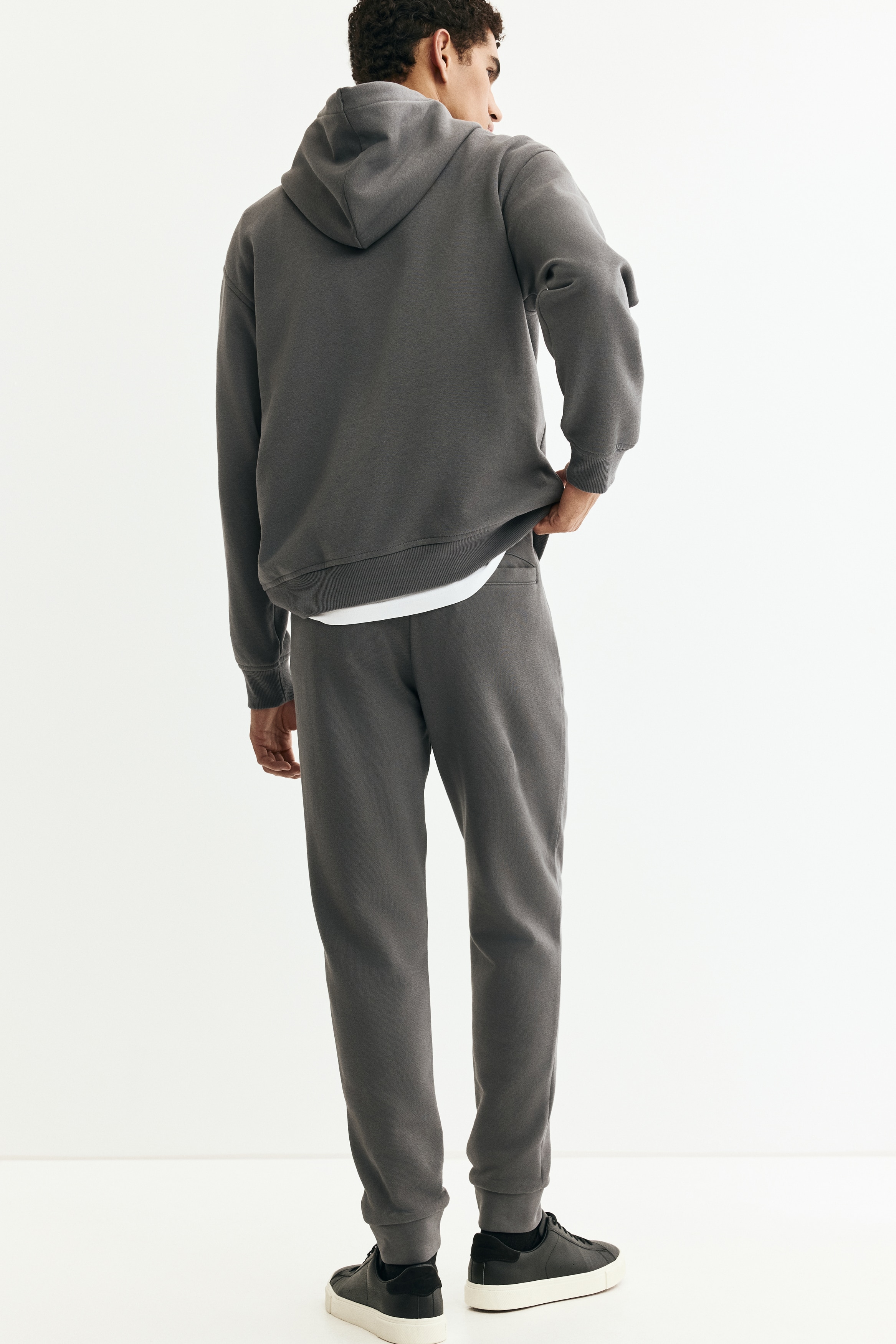 Men's Dark gray Regular-Fit Tapered Sweatpants | H&M US