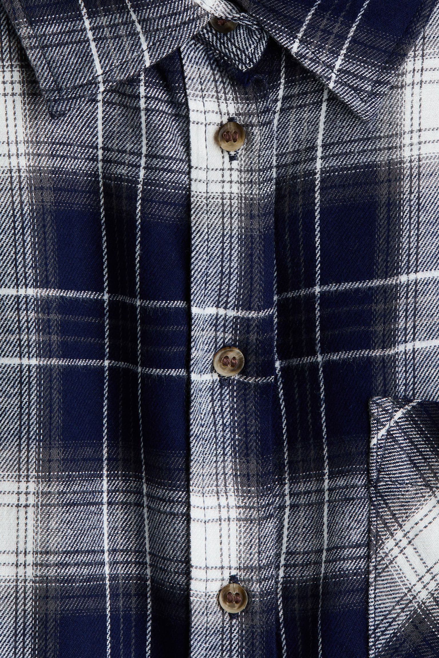 Женская рубашка H&M Oversized Flannel, цвет: Тёмный синий / Клетчатый — фото 7