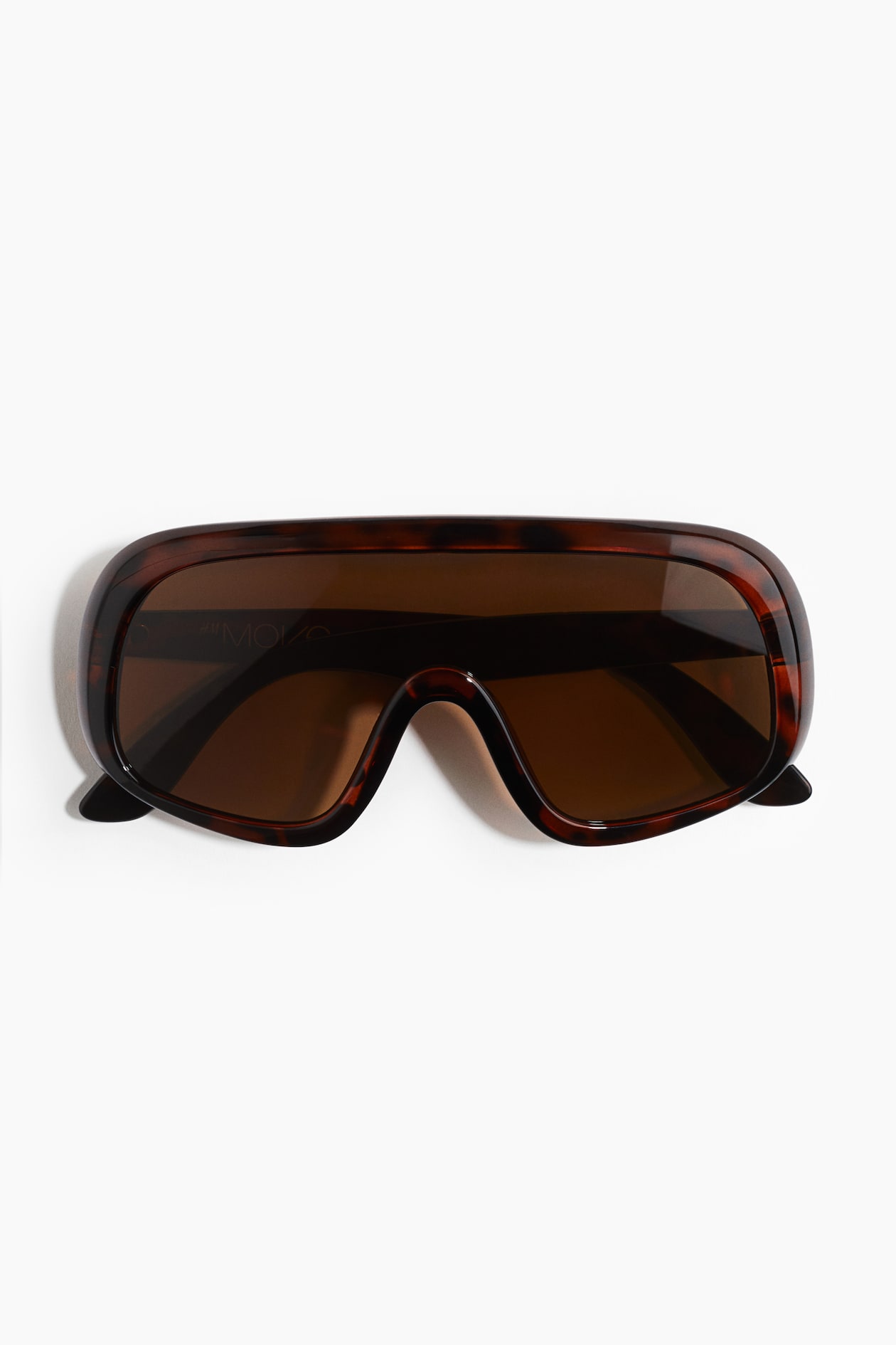 H&M Sunglasses with storage pouch 4d527fbe8fb812c694e36a0cbcefb8  main image 2