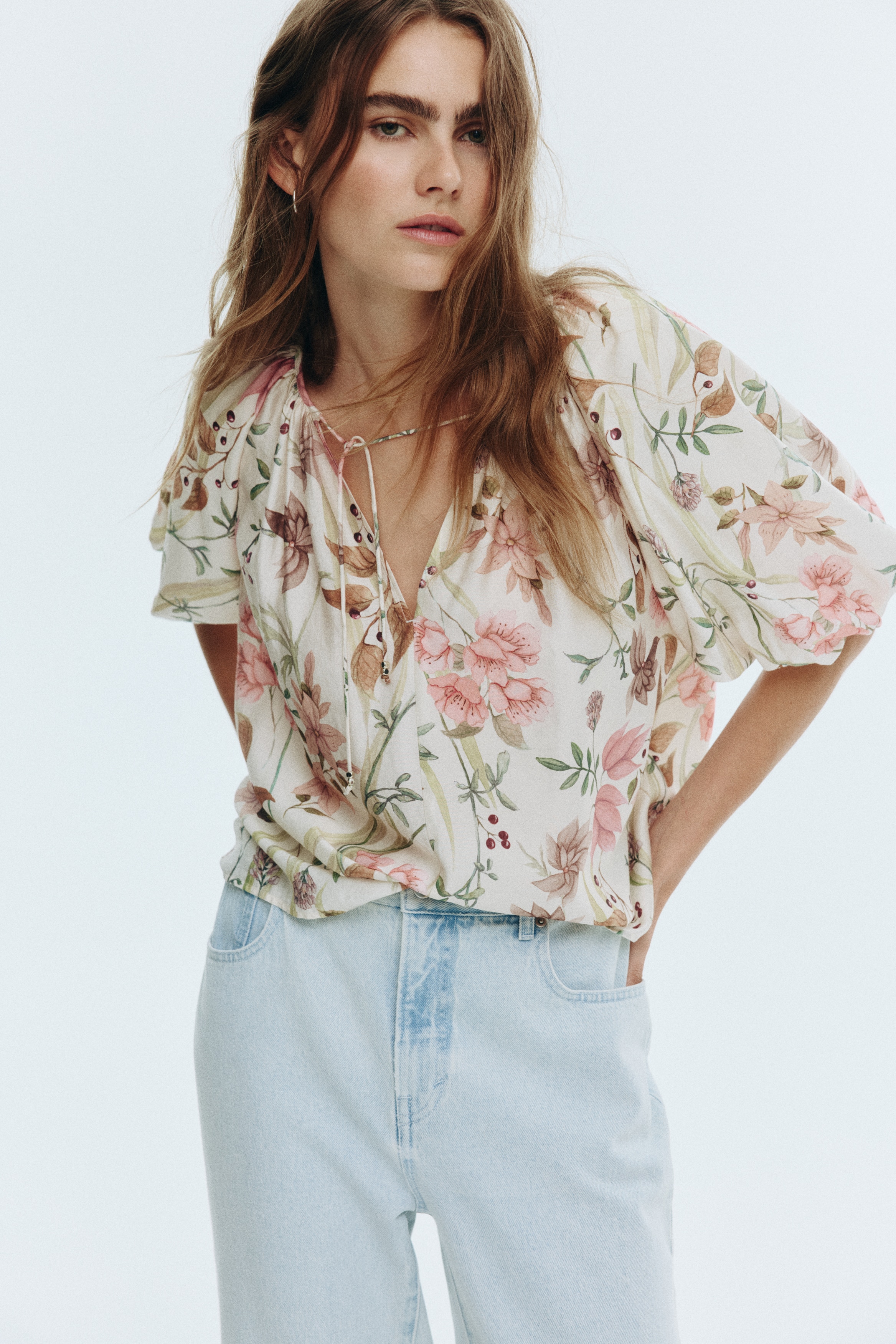 Balloon-sleeved blouse