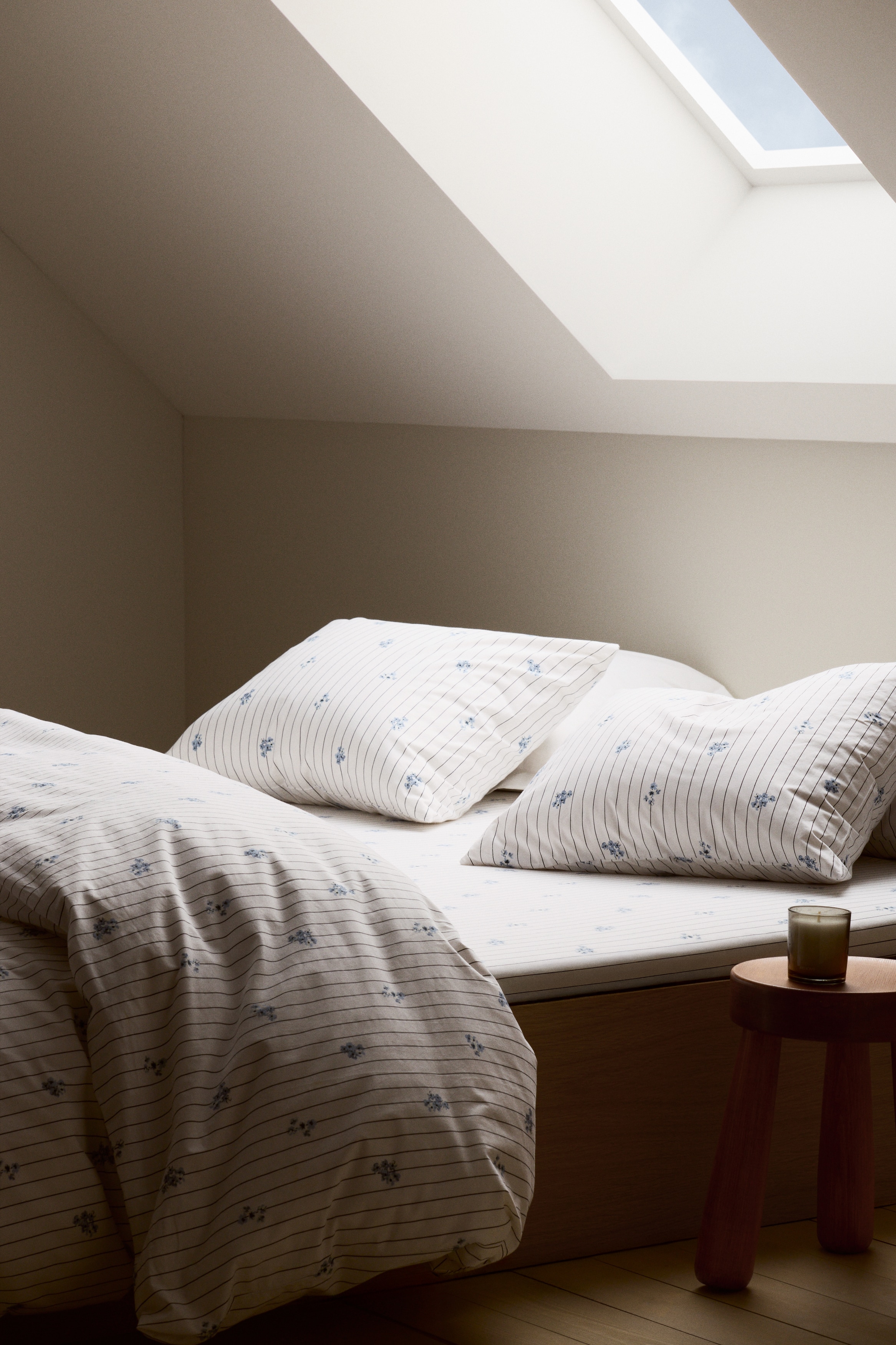 Patterned cotton fitted sheet - White/Blue floral/Light beige/Floral/Beige/Floral