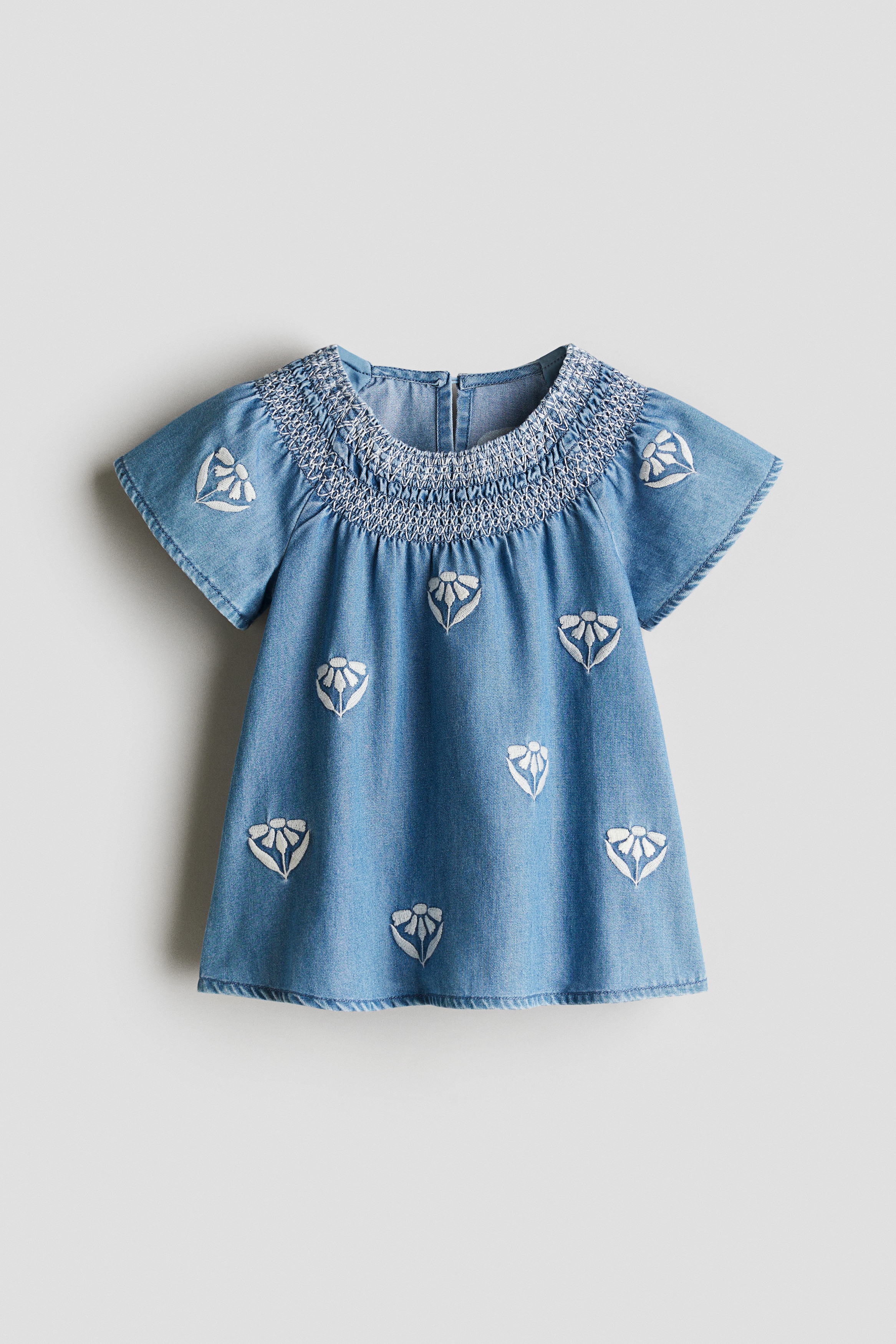 Kjole i denim med broderier - Blå/Blomstret