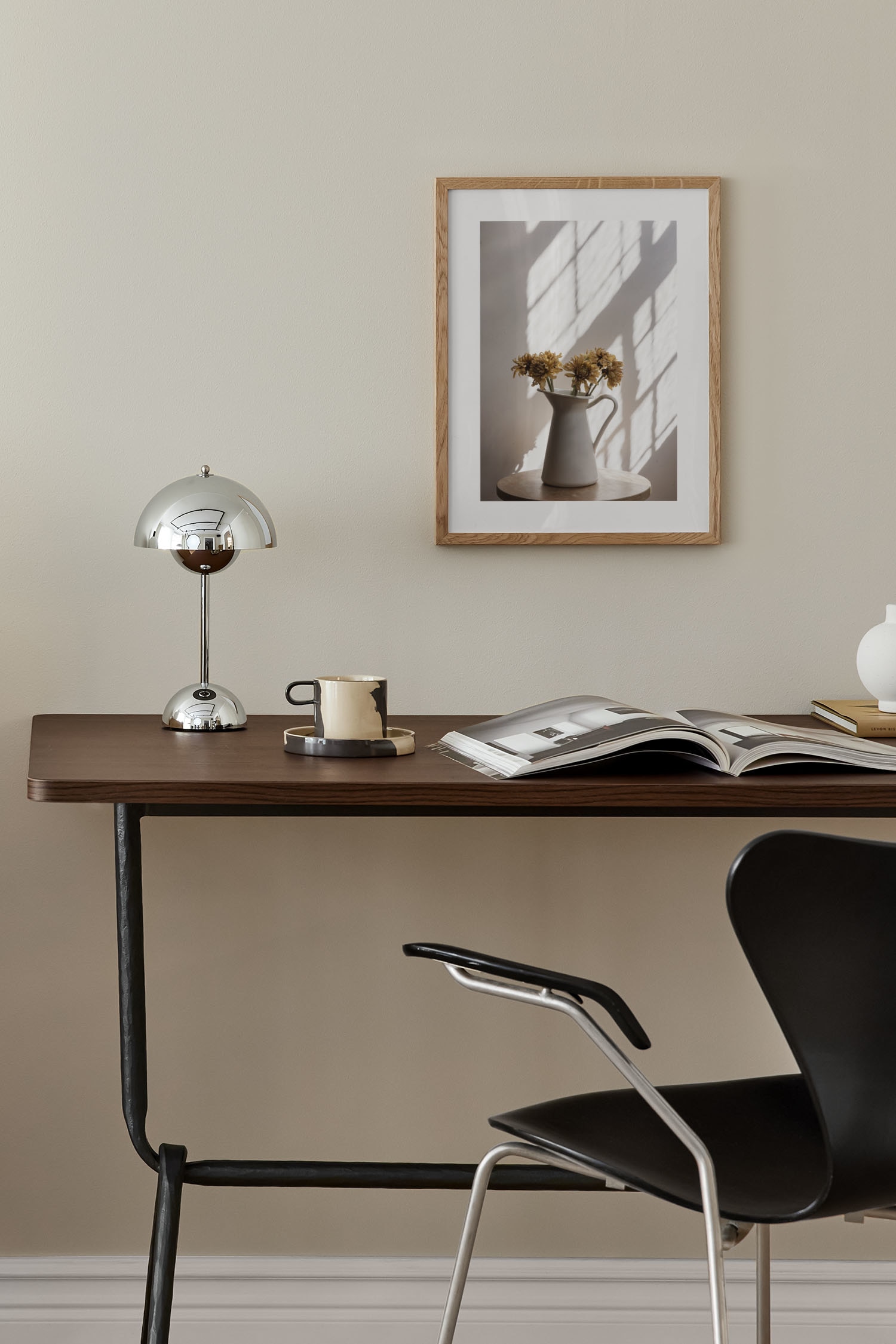 Flower Vase No.2 Poster - Beige/brun