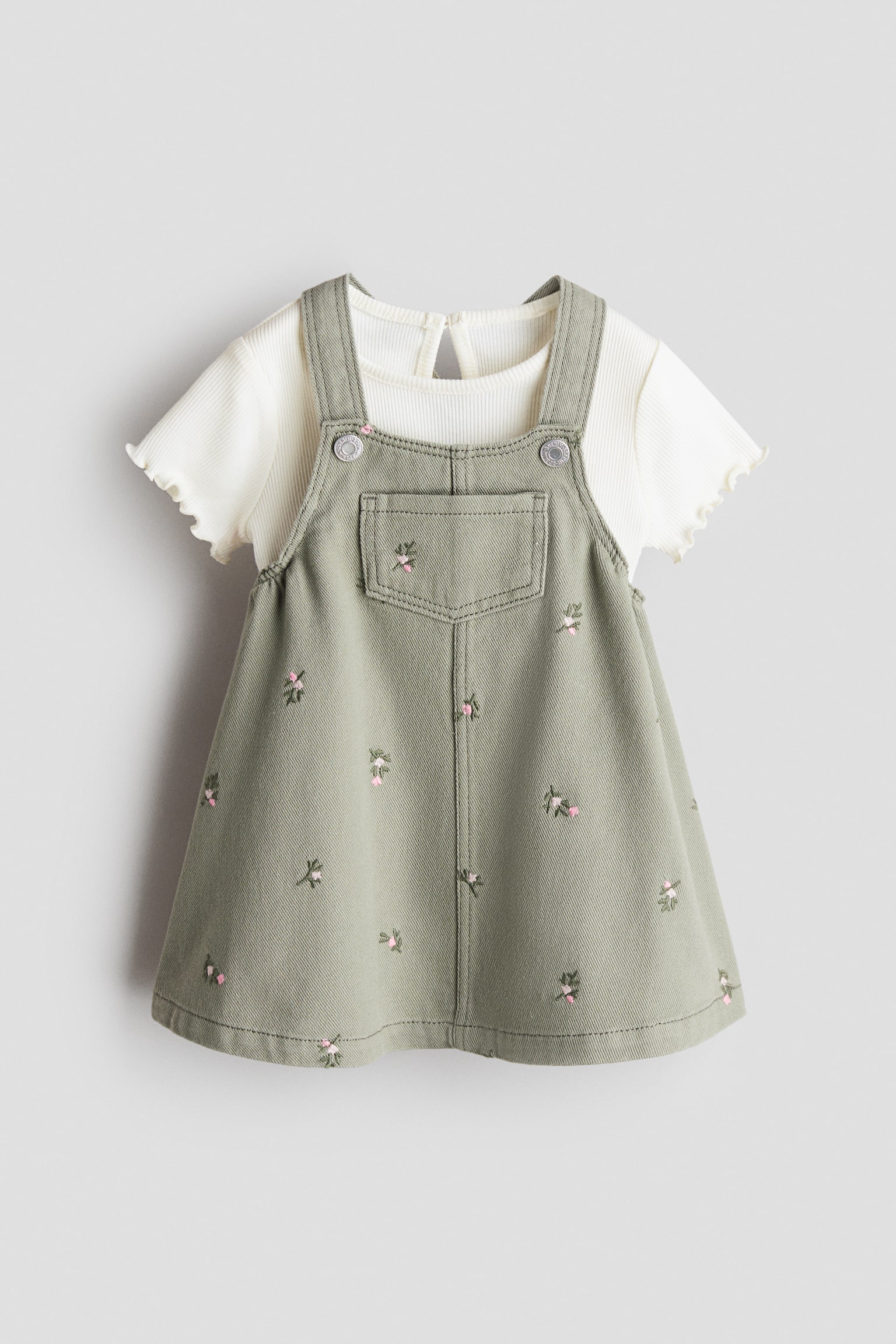 סט 2 חלקים סרפן וחולצה - ירוק חאקי בהיר/פרחוני/בז' בהיר/דובדבנים - 1