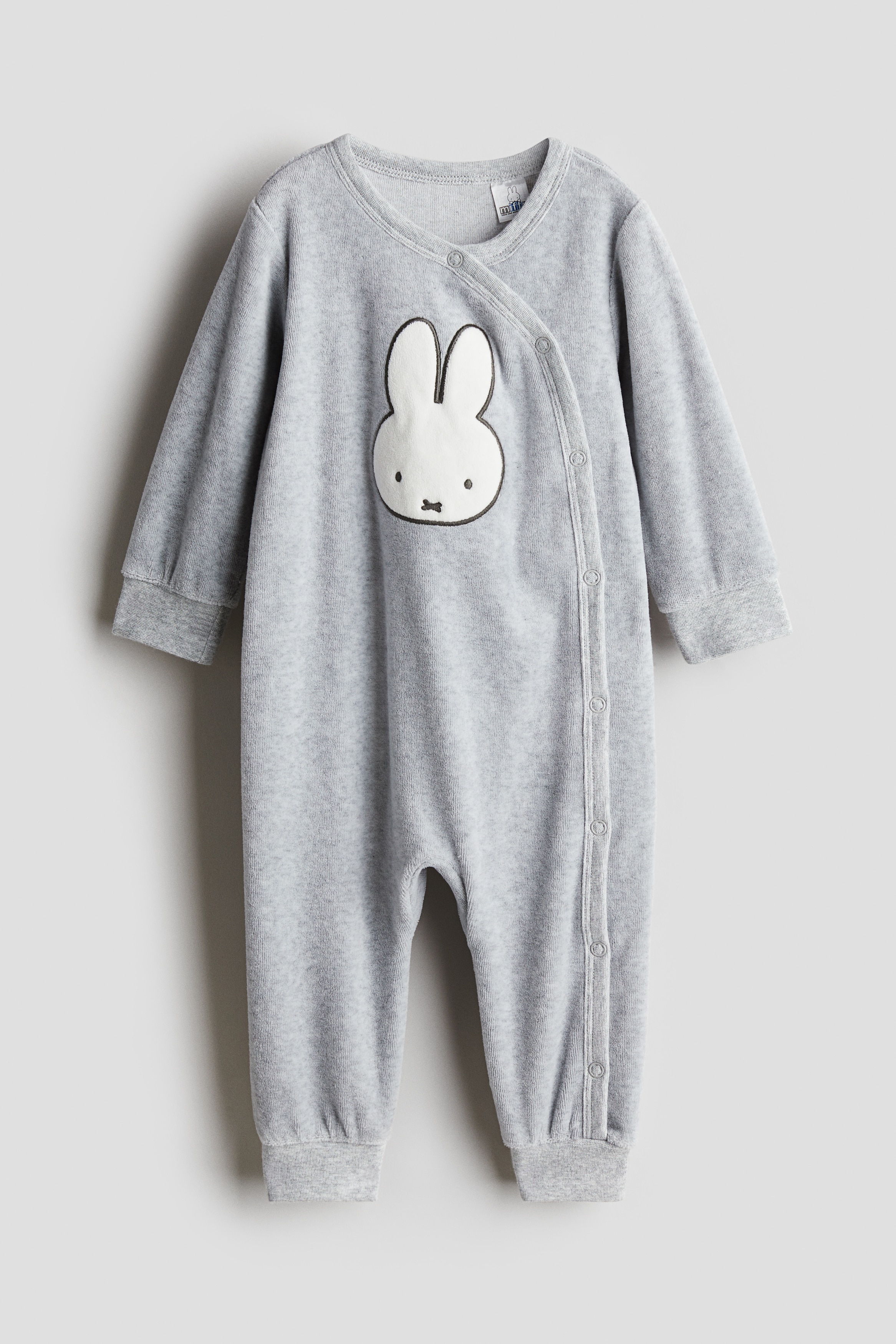 限定おやすミッフィーちゃんパジャマXLグレー×アイボリー おやすミッフィーちゃんパジャマ（グレー×アイボリー）XXL