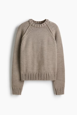 Stickad tröja med raglanärm
