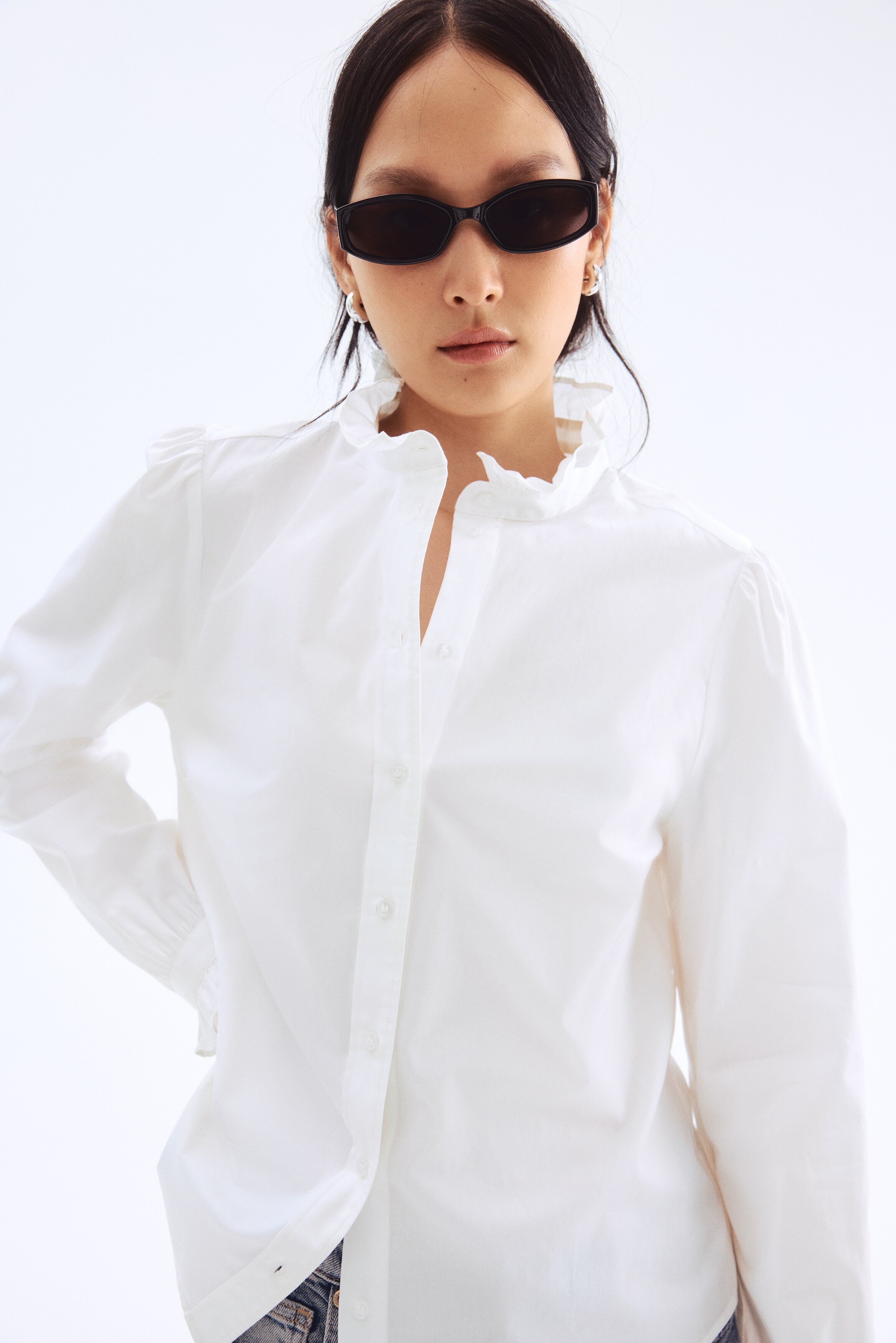 Frilled-collar blouse