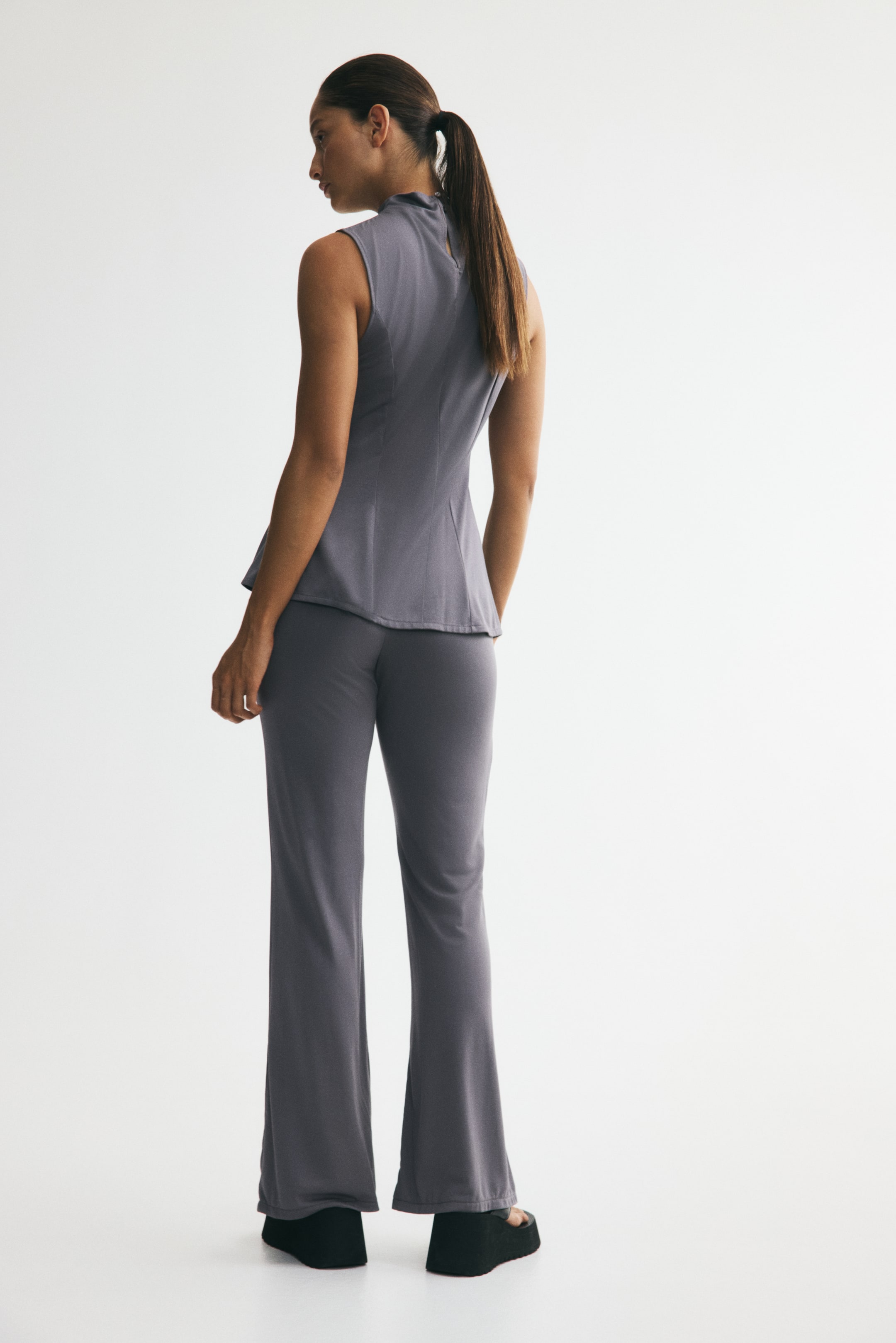 Женские брюки H&M Flared Modal-Blend Pants — фото 5