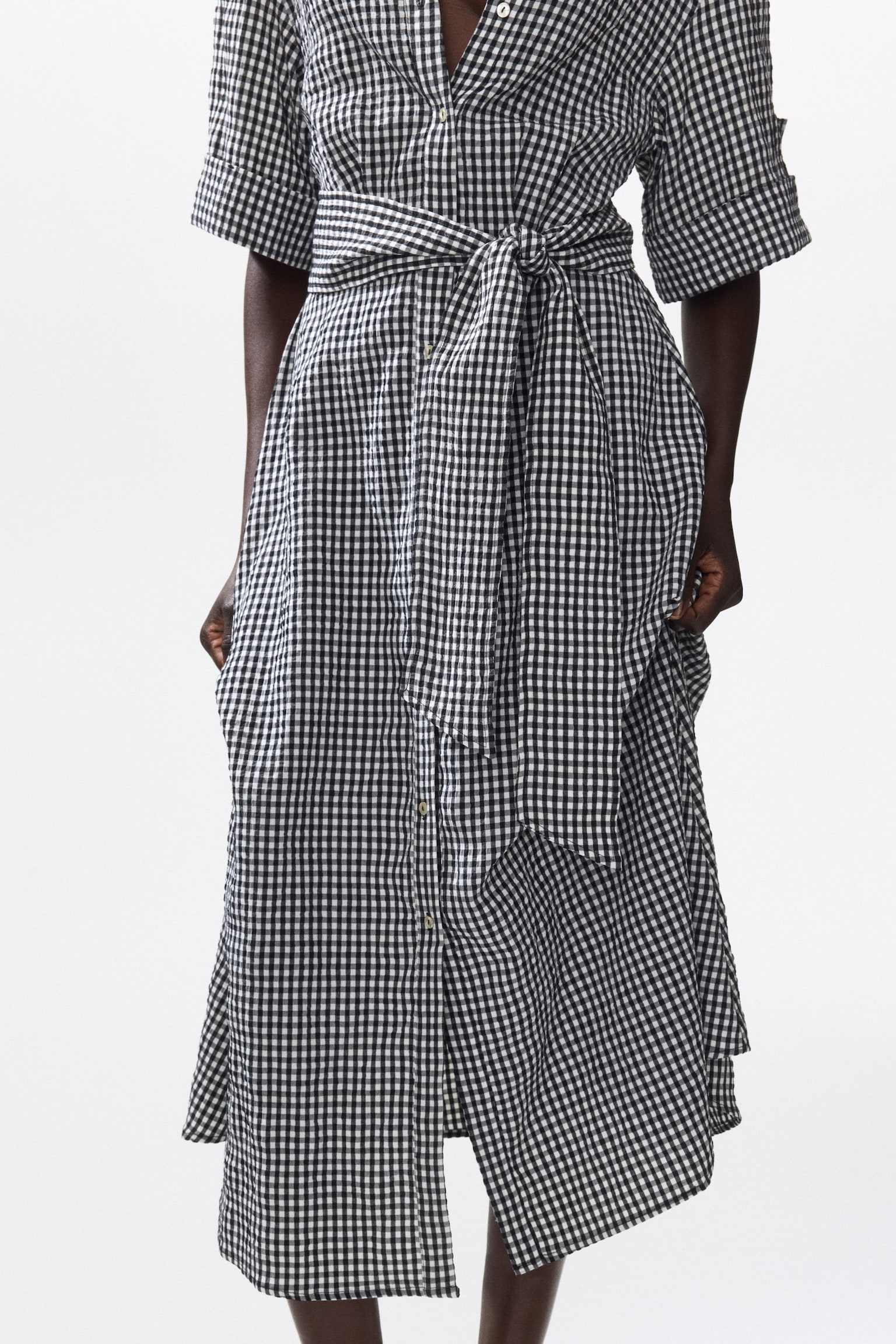 Женское платье H&M Tie-Belt, цвет: Чёрный / В мелкую клетку — фото 4