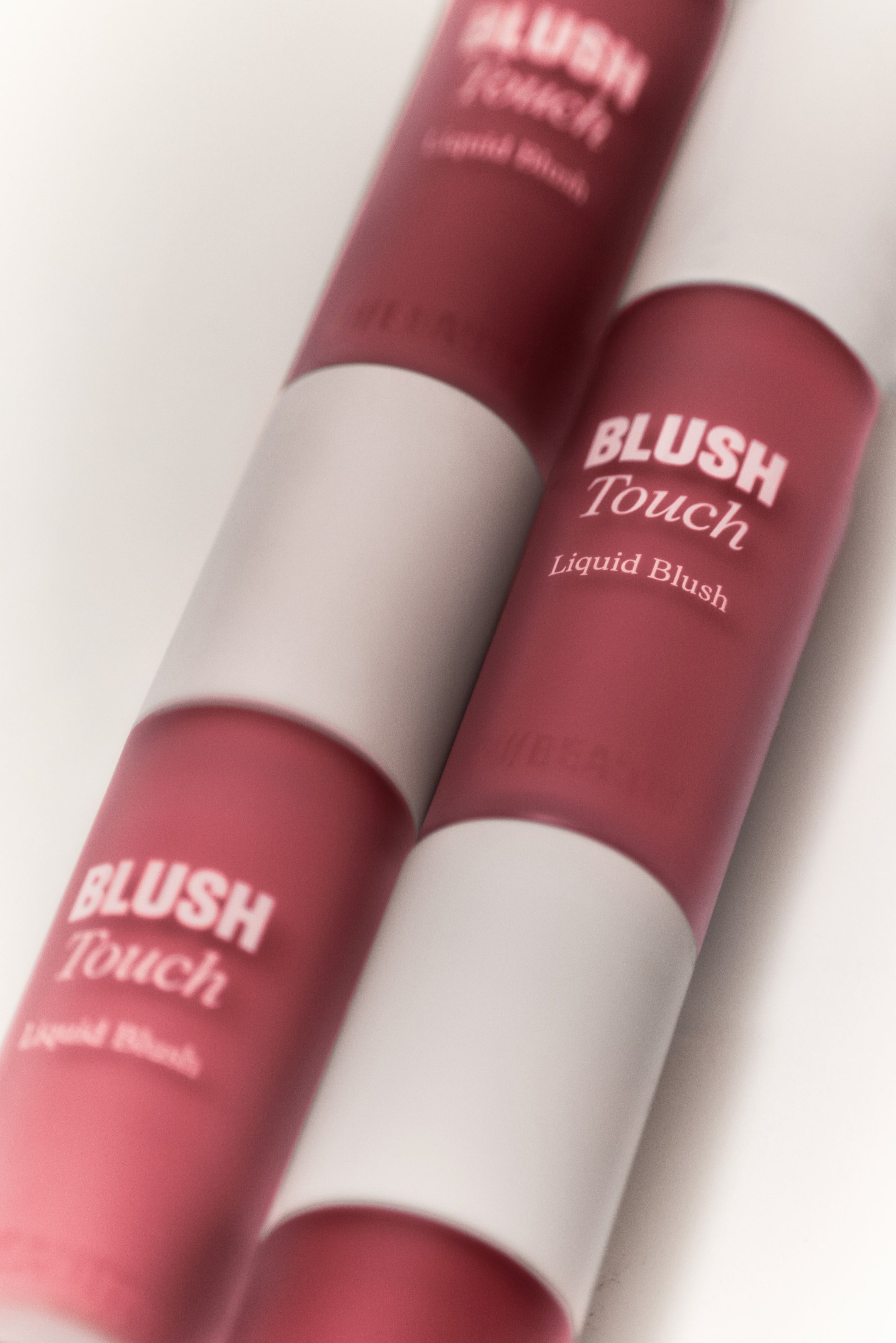 Zobrazit větší obrázek: Tekutá tvářenka Blush Touch - Tropical Coral - Beauty all | H&M CZ 1