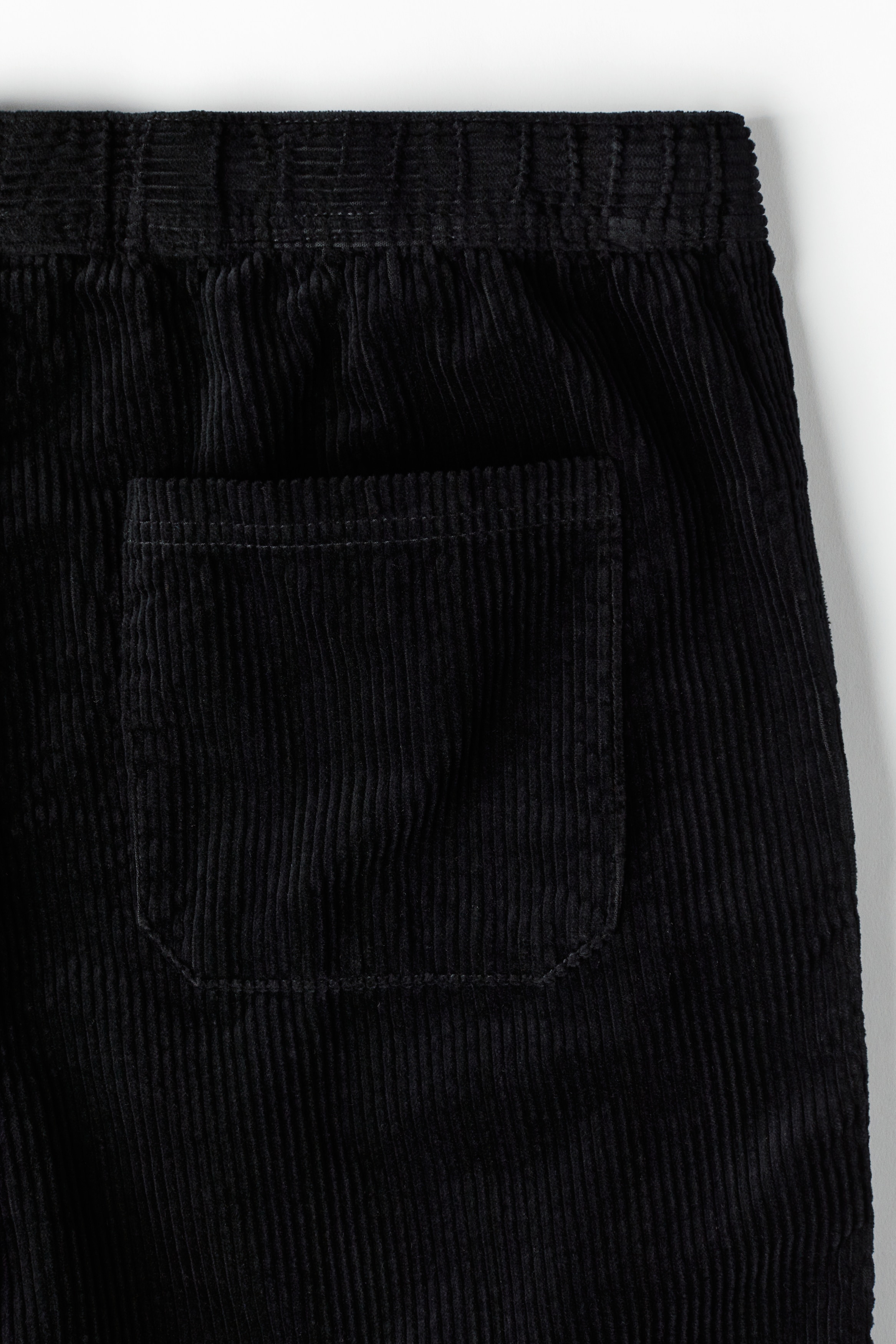 Regular Fit Corduroy shorts - Black - Men | H&M MY