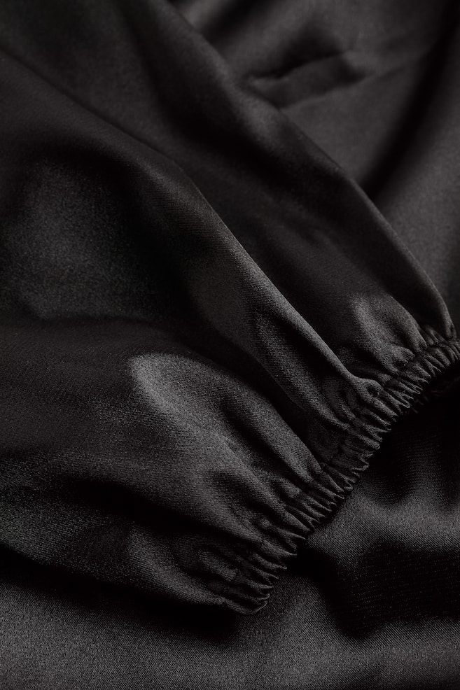 Robe épaules nues en satin - Noir/Rouge - 2