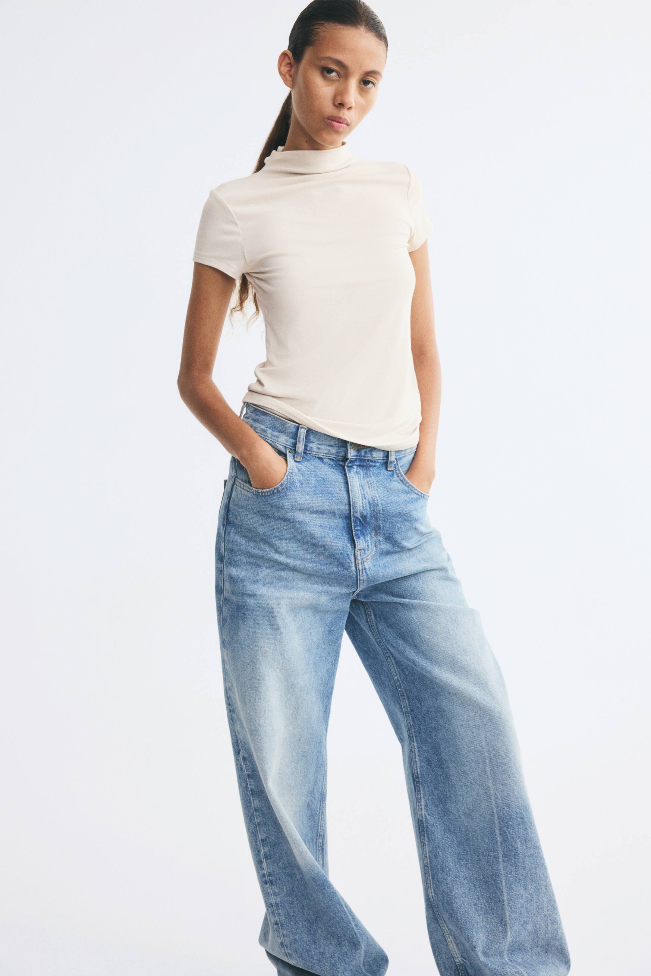 Xem ảnh lớn hơn: Áo cổ rùa ôm - Màu be nhạt - Ladies | H&M VN 1
