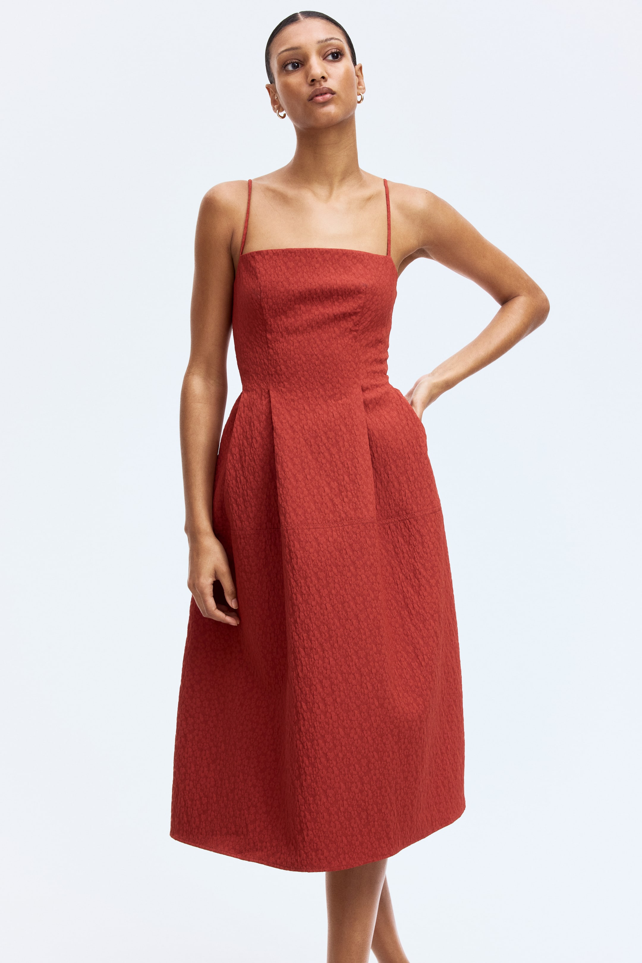 Xem ảnh lớn hơn: Váy hai dây dệt thoi hoa văn - Brick red - Ladies | H&M VN 1