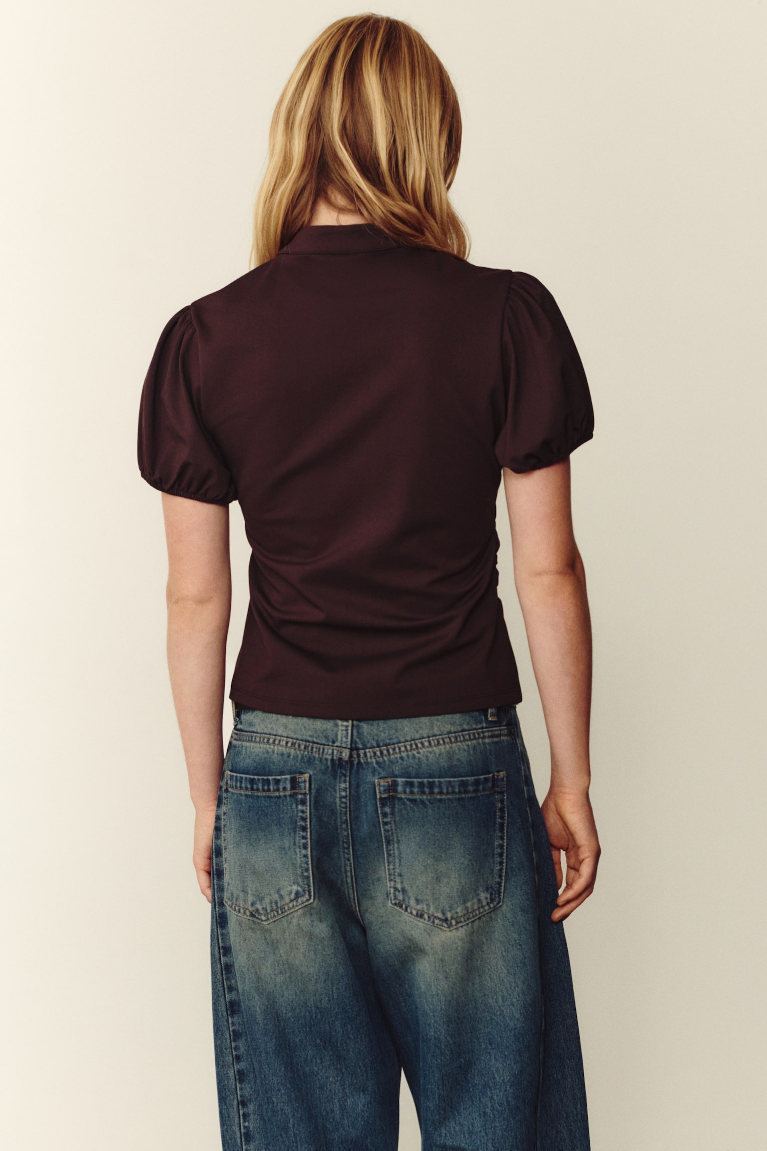 Женский топ H&M Puff-Sleeved Keyhole Top, цвет: Тёмный коричневый — фото 5