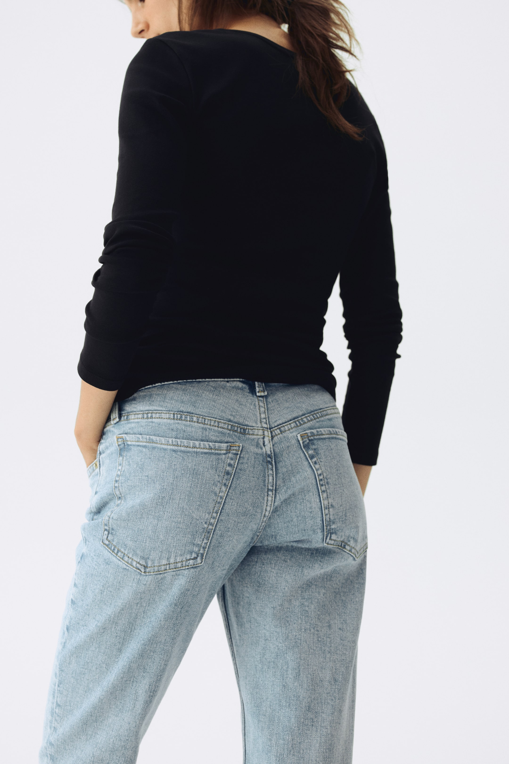 Преглед на по-голямо изображение: MAMA Slim Straight High Jeans - Светлосин деним - ЖЕНИ | H&M BG 3