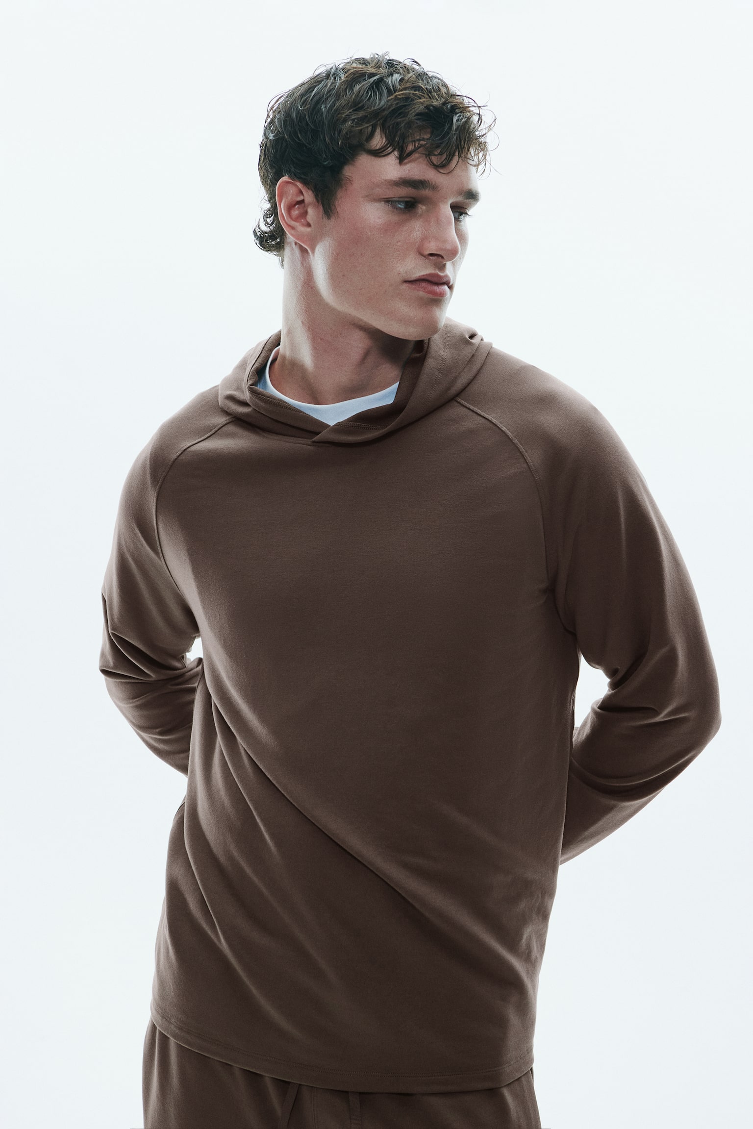 Мужское худи H&M Regular-Fit Sports Recovery with DryMove™, цвет: Серо-коричневый — фото 3