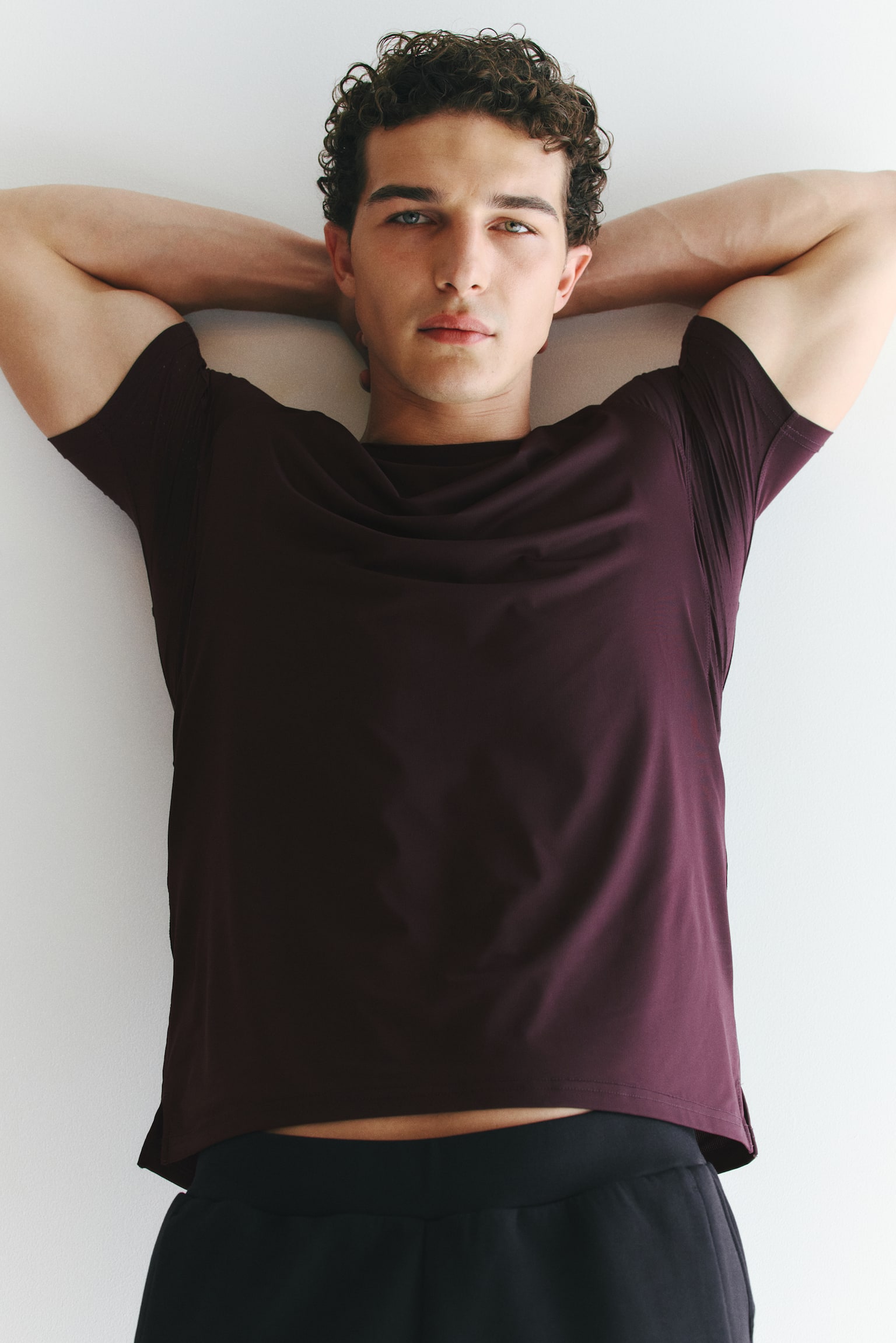 Мужская футболка H&M Move Muscle-Fit Sports with CoolMove™, цвет: Тёмный сливовый — фото 3