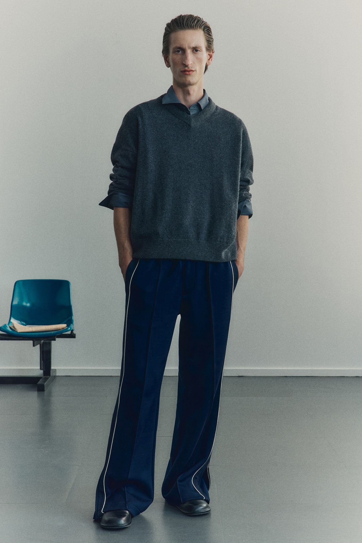 Kaszmirowy sweter Loose Fit - Ciemnoszary melanż/Beżowy - 2