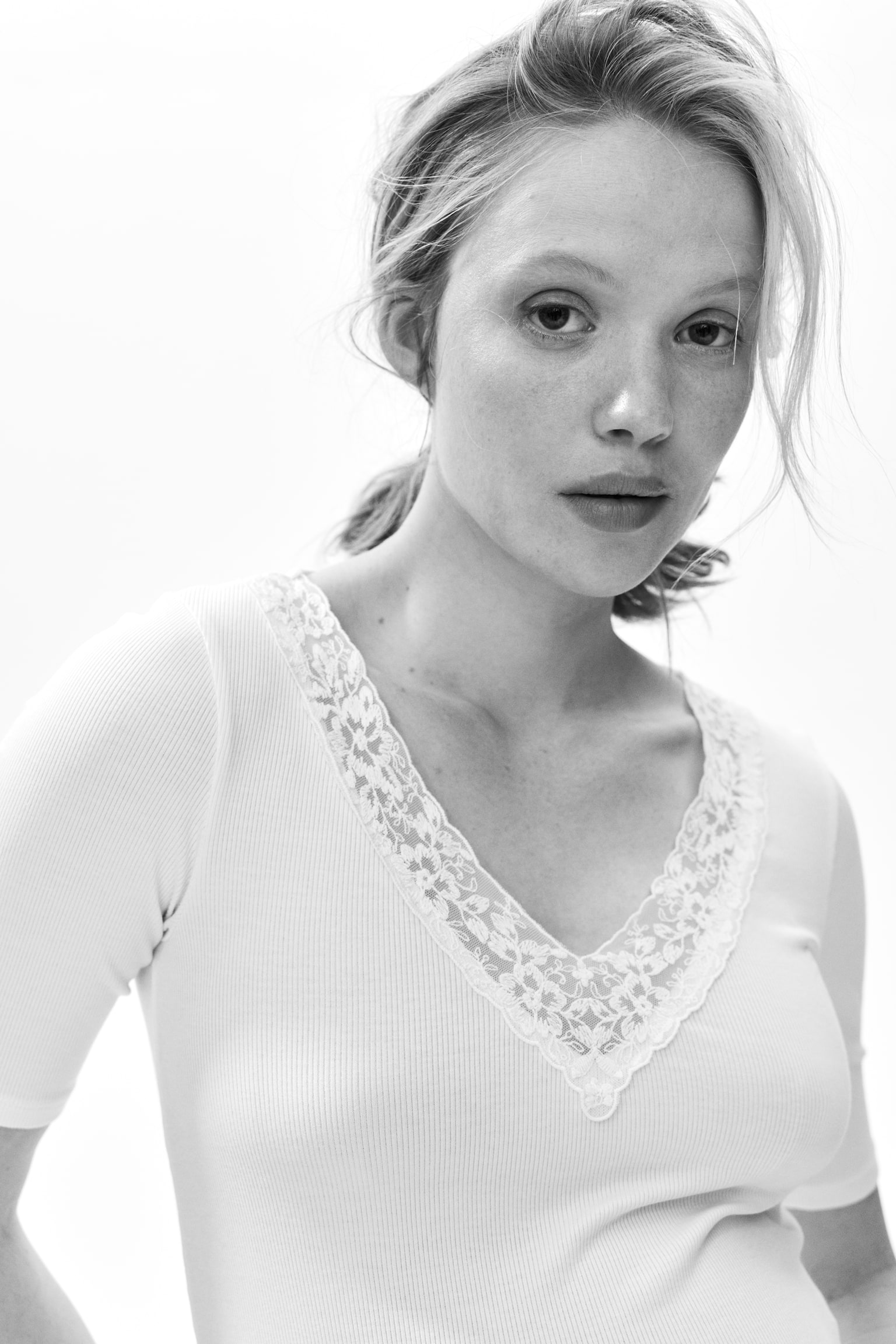 MAMA Ribbed V-neck top - White/Black - 1