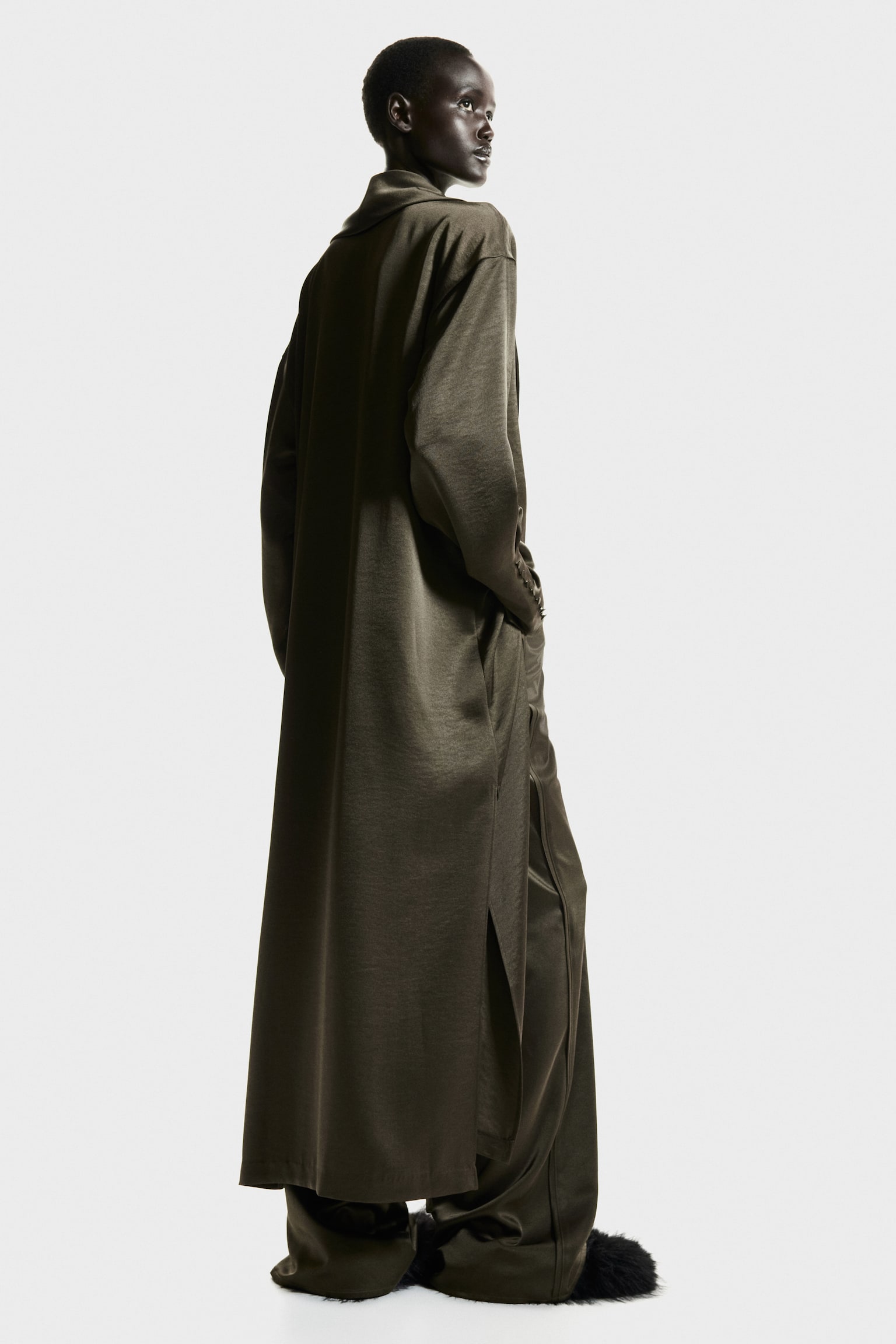 Dlouhé saténové šaty - Tmavá olivově zelená - 5