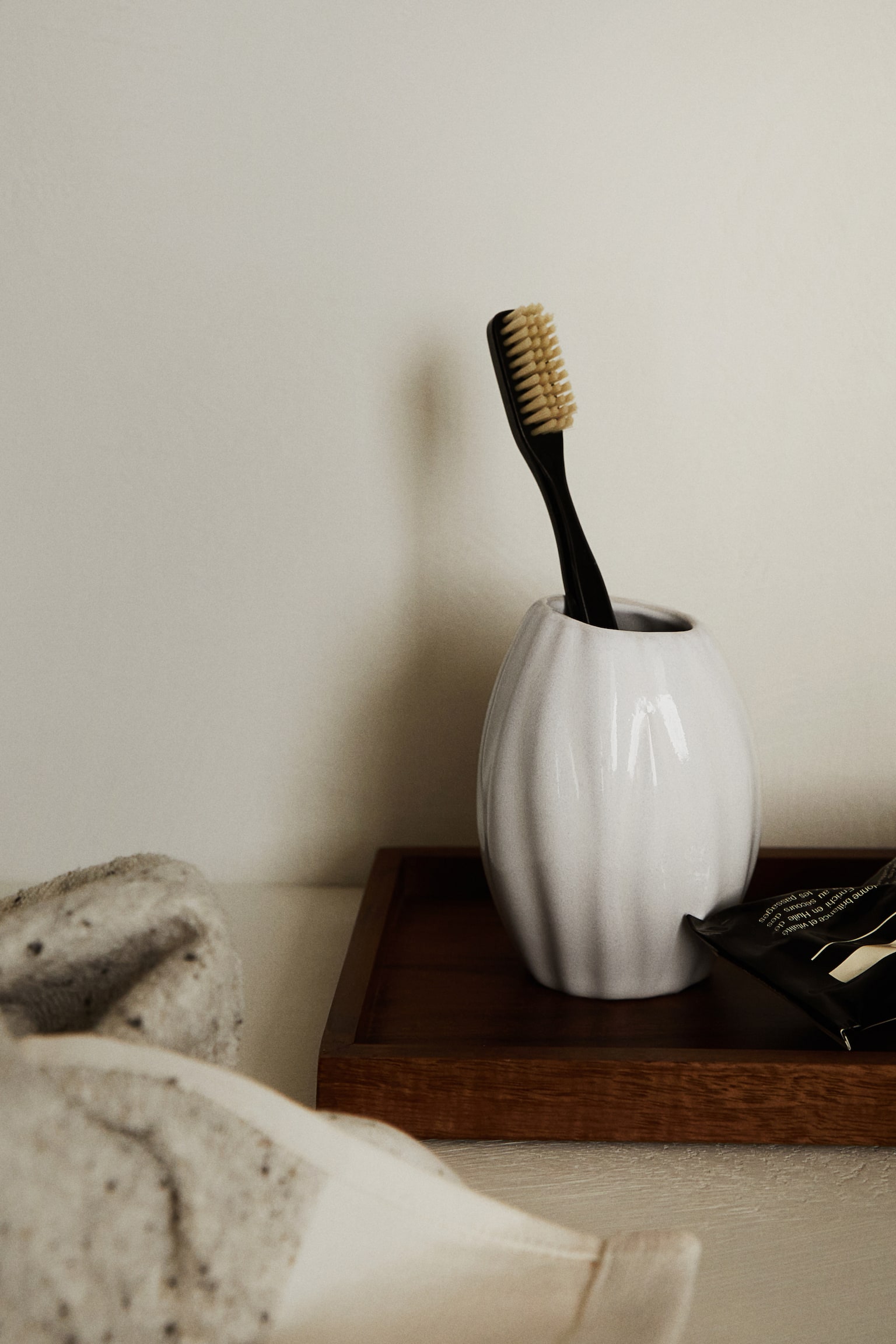 Stoneware toothbrush mug - White - 2