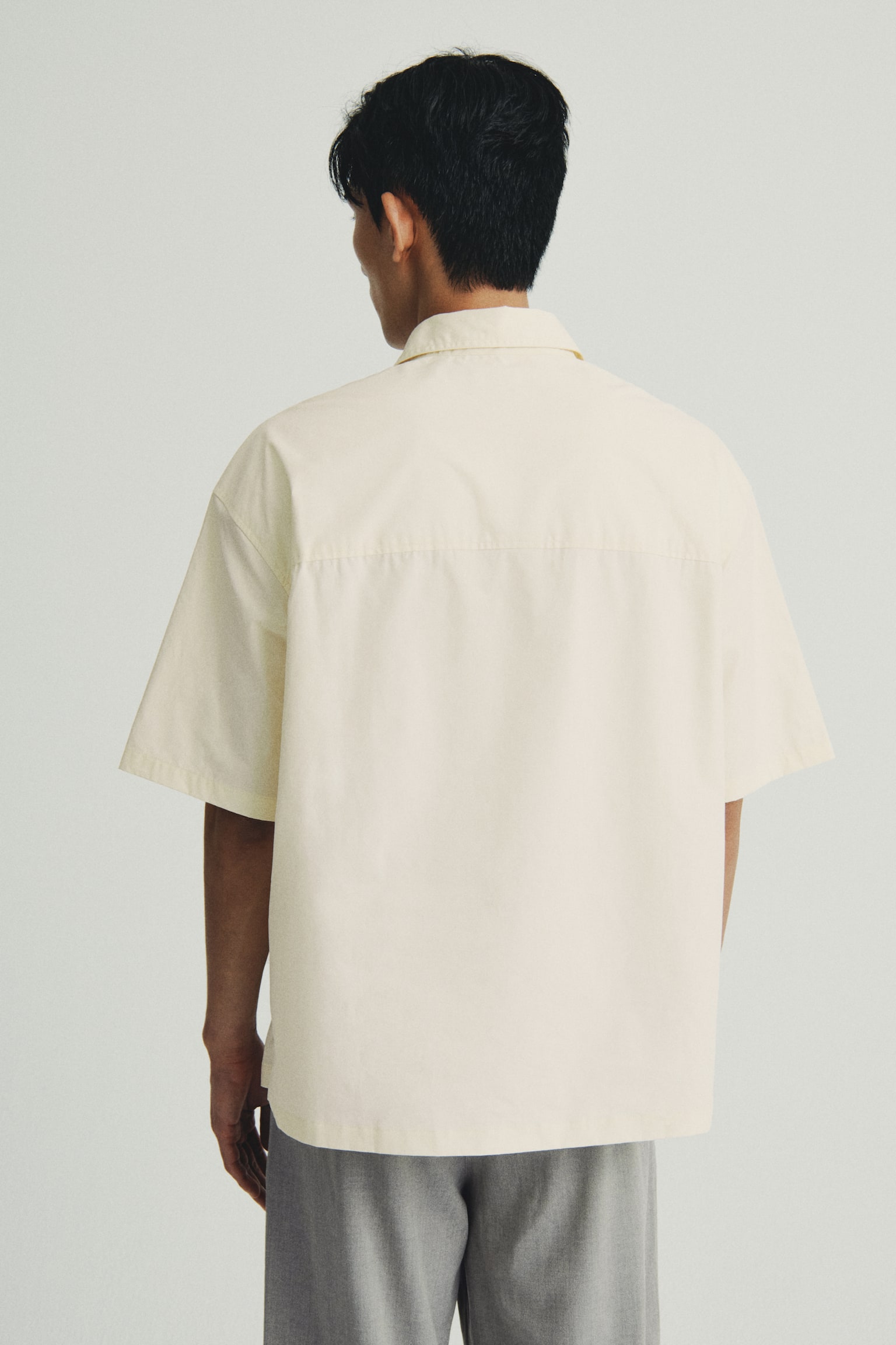 Loose Fit Short-sleeved cotton shirt - Màu kem/Màu xanh lá khói/Màu đen - 5