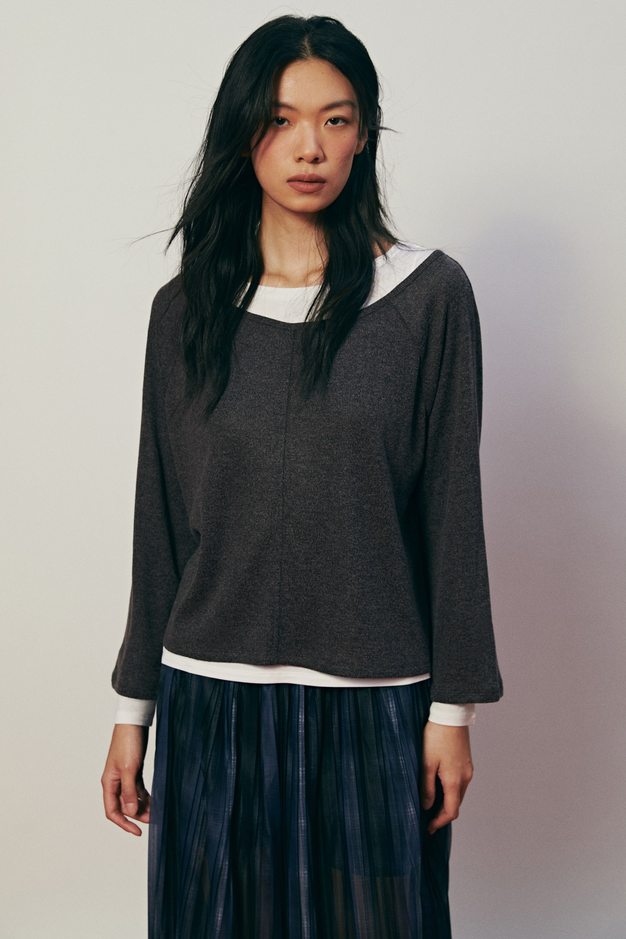 拡大画像を表示: レイヤードトップス - ダークブラウン／ホワイト - レディース | H&M JP 1