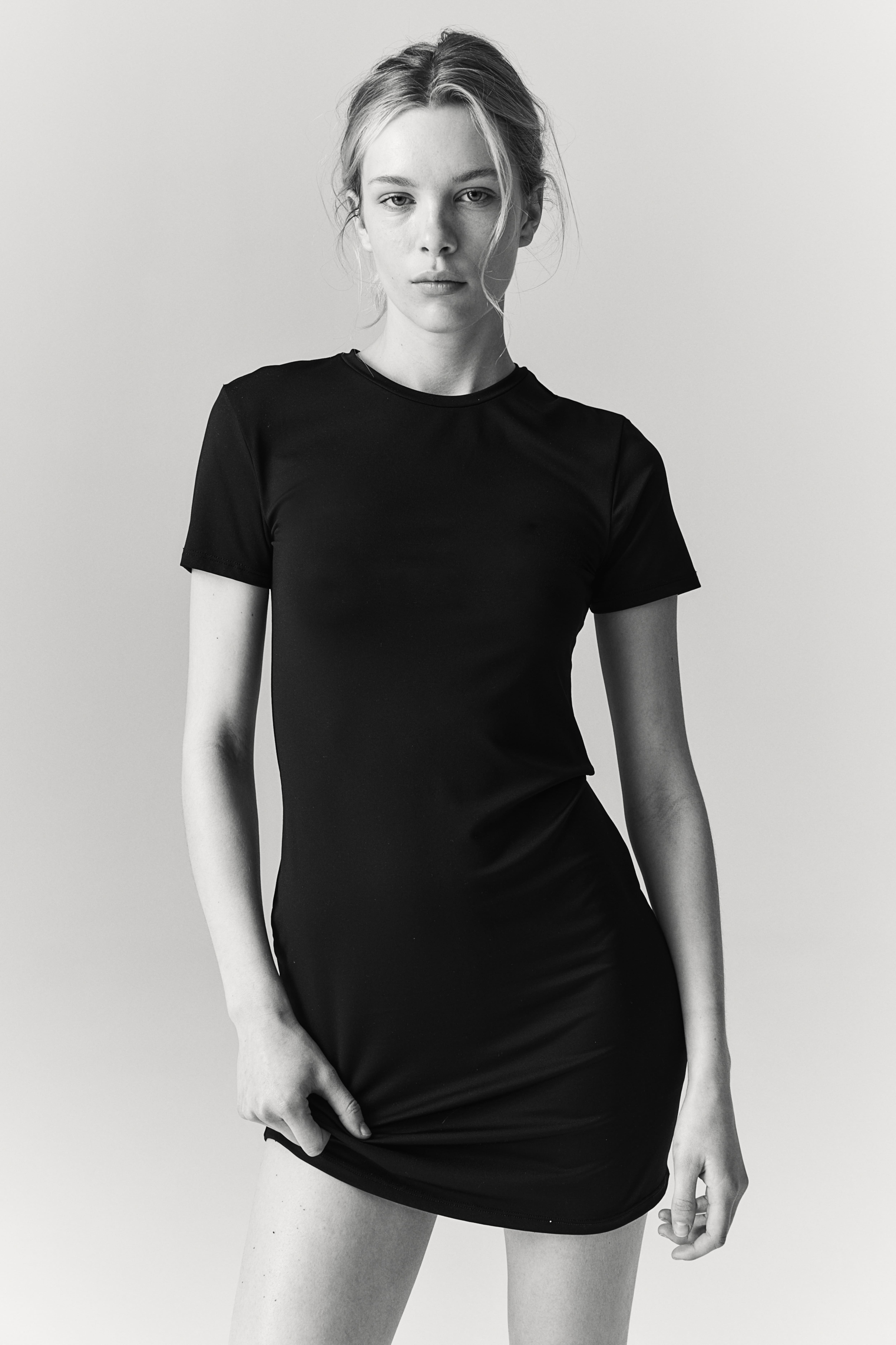 Microfiber T-shirt Dress - Round Neck - Short sleeve - Black - Ladies | H&M  US