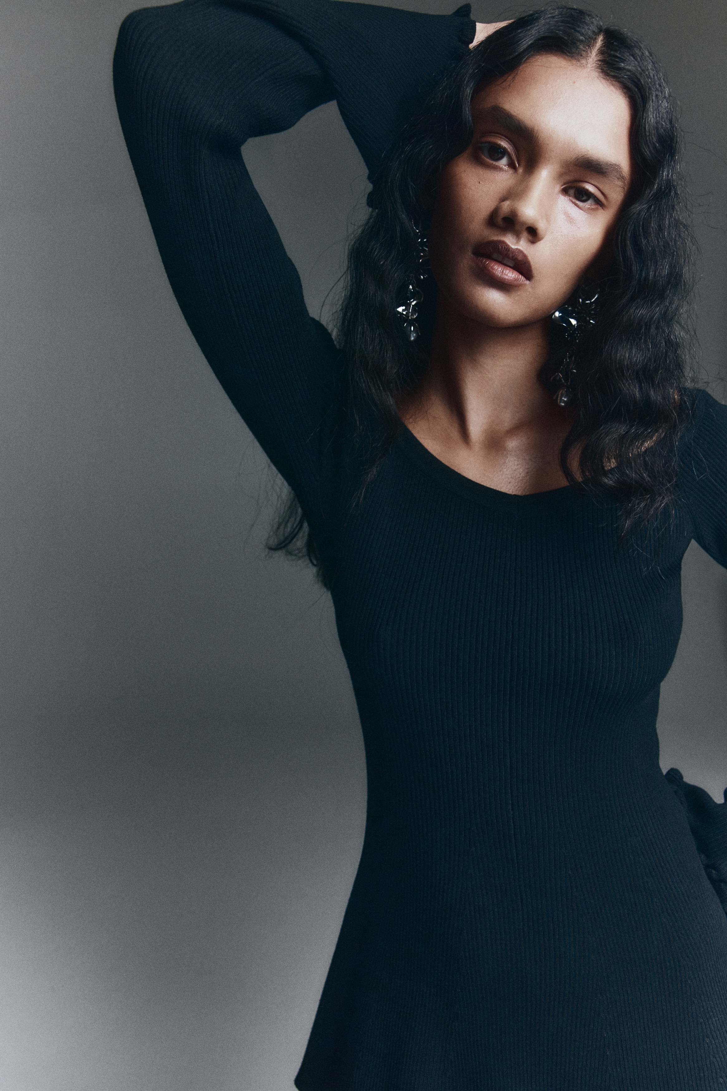 H & M - オフショルダー リブニットトップス - ブラック