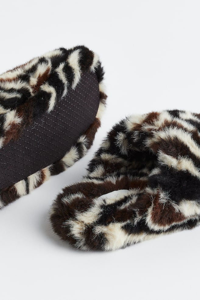 Fluffy slippers - Black/Zebra print/Black - 3