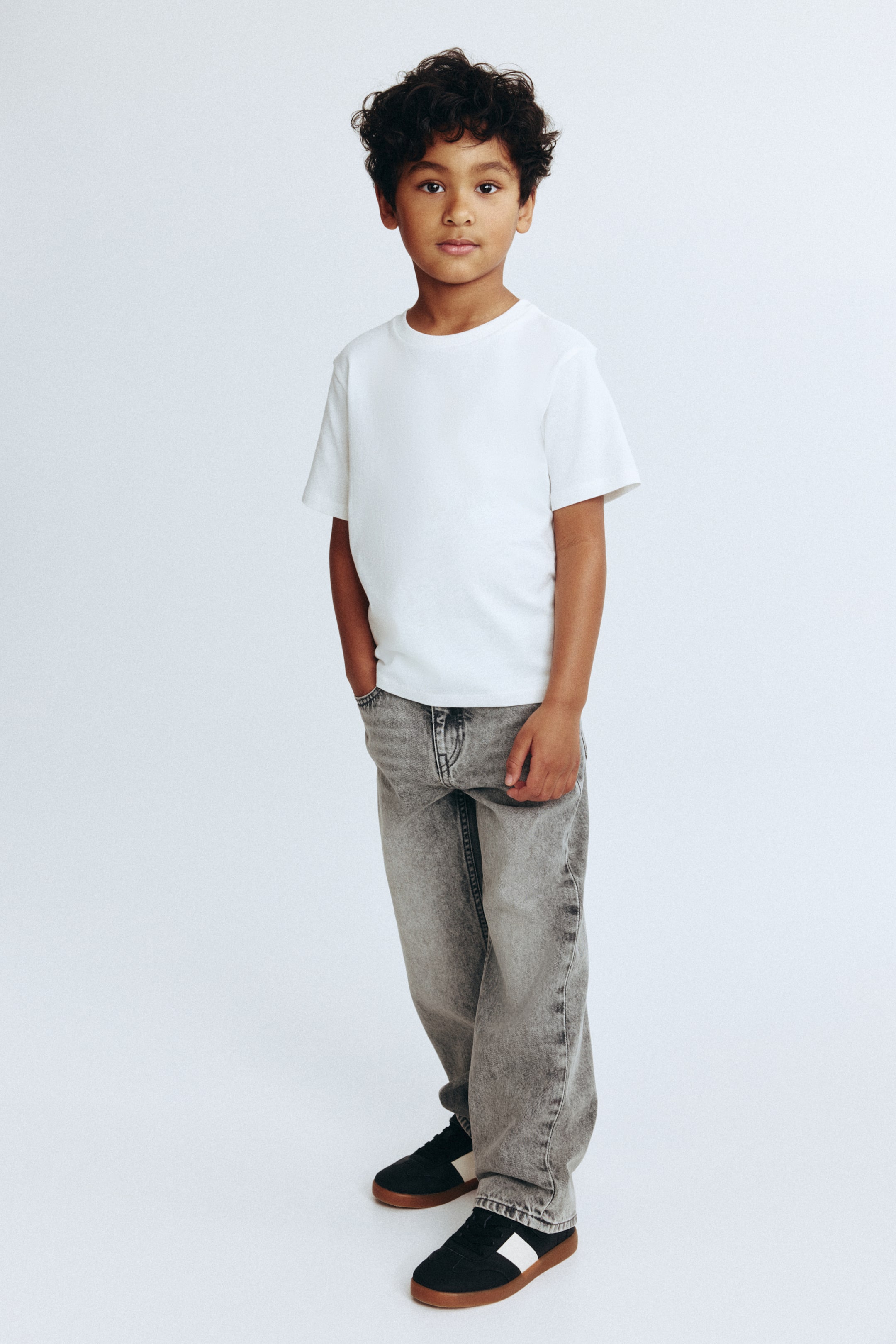 Ver imagen más grande: Loose Fit Jeans - Gris denim claro - NIÑOS | H&M ES 1