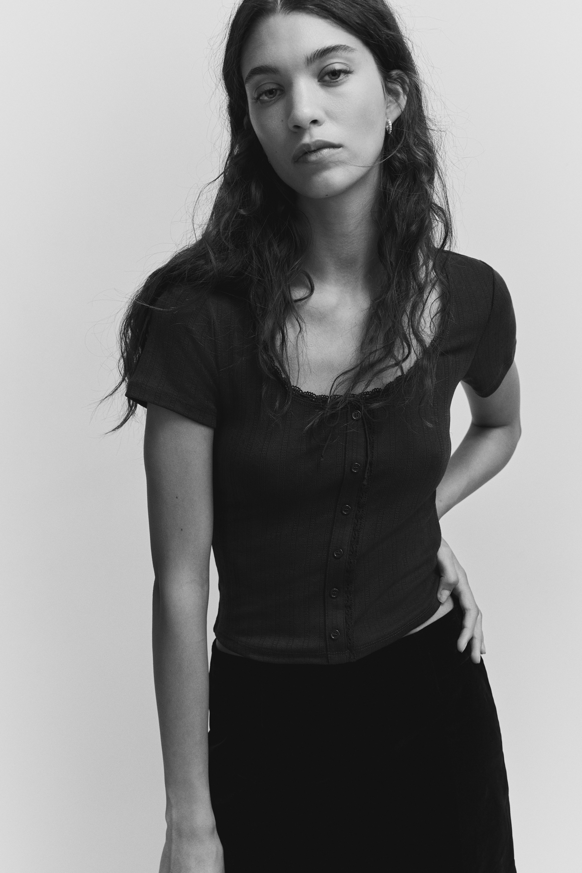 Top con borde de encaje - Gris oscuro/Crema/Turquesa