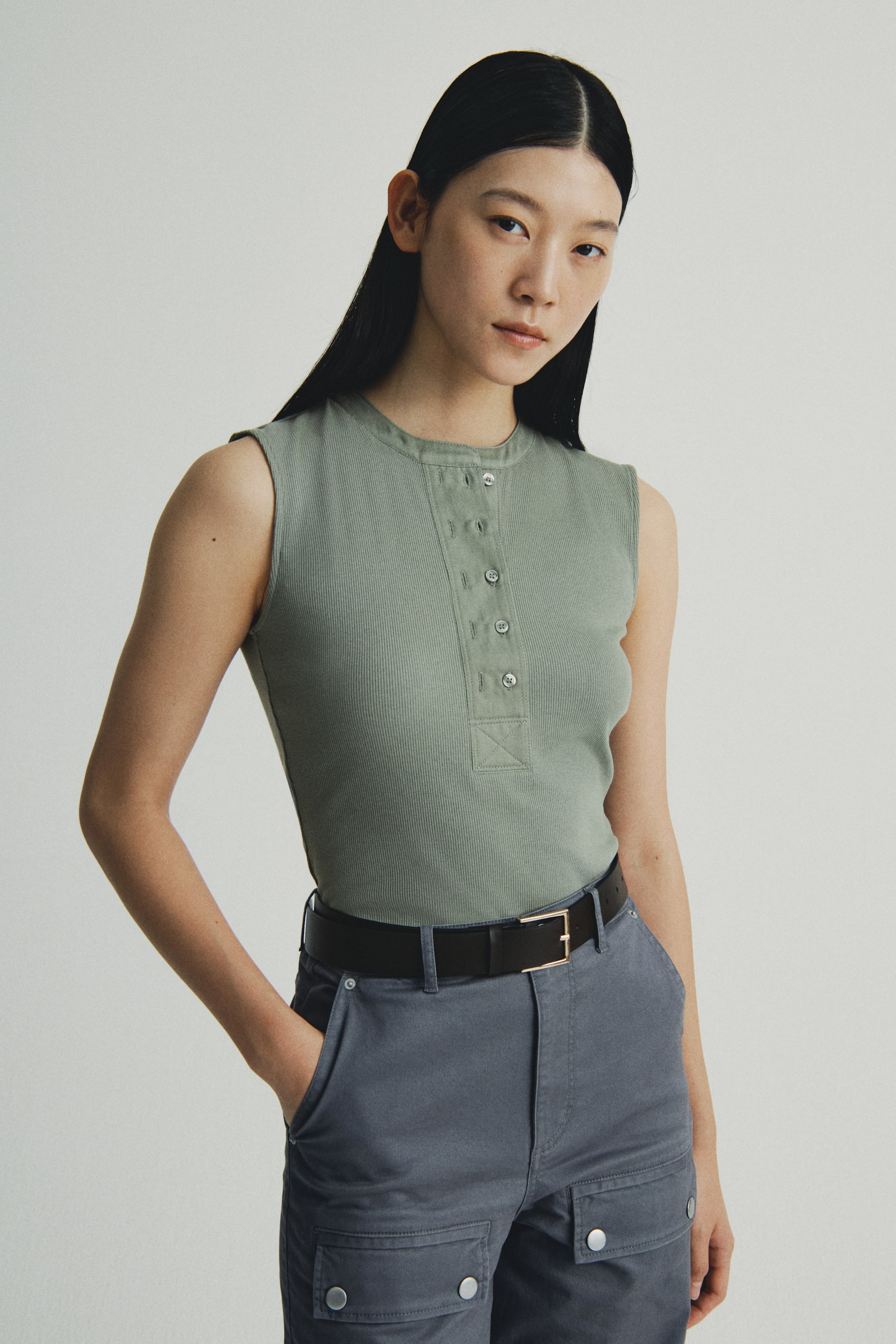 Xem ảnh lớn hơn: Áo ba lỗ gân nổi - Màu xanh kaki nhạt - Ladies | H&M VN 2