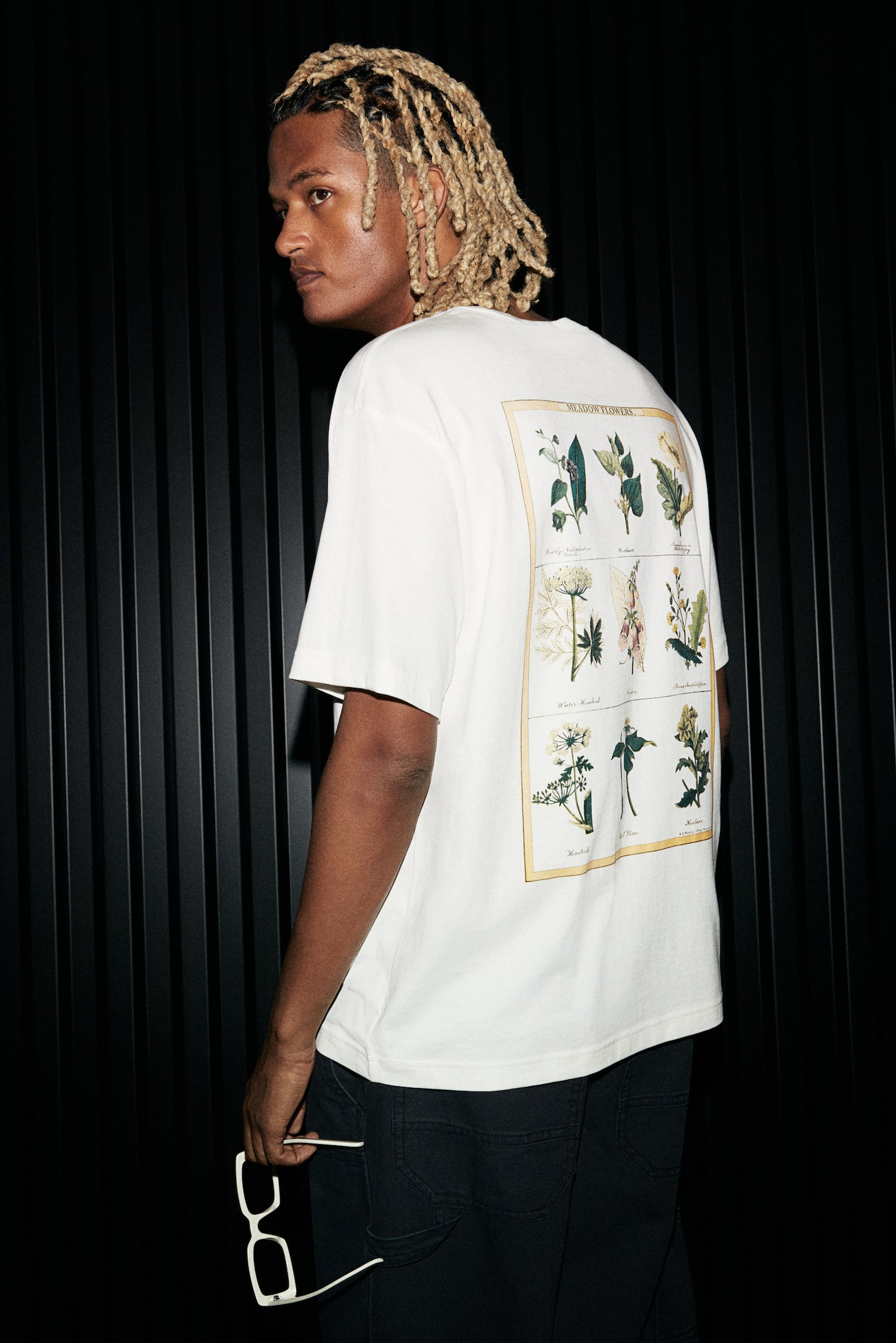 Loose Fit Printed T-shirt - White/Meadow Flowers/White/Flowers/White/Aesthetically Pleasing/Greige/Imagine/Black/Fortuna/Dark brown/Peer Peepz/White/Mortazza/White/Good Times/Light beige/Riddance/White/Less is More/White/Nostalgia/Black/Saint Louis/White/One Winner/White/Holidays/Black/Palm tree/White/Aura Artist House/White/White/NYC Run Club/Cream/Balance Focus - 1