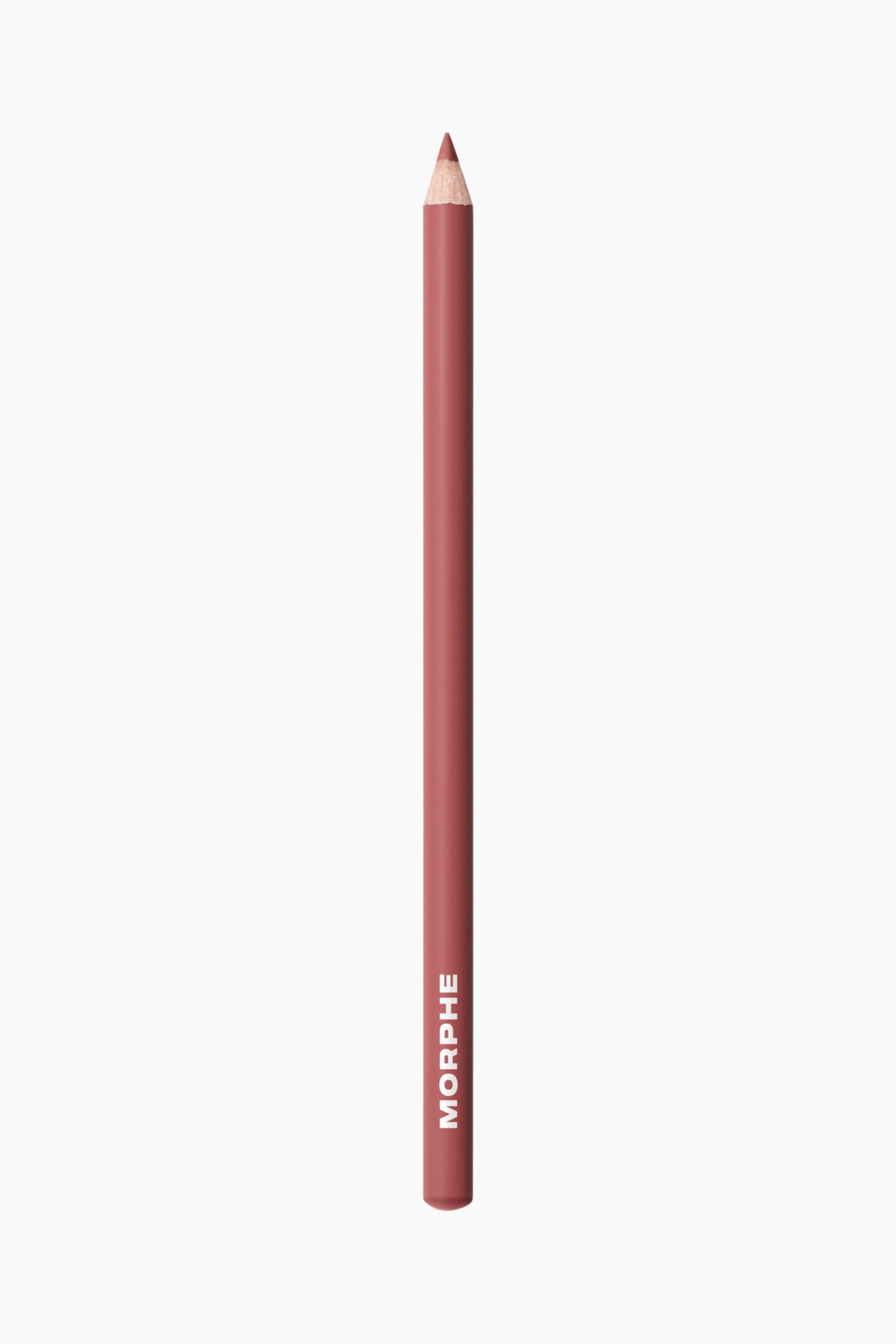Se større billede: Morphe Signature Lip Pencil står lodret og fremhæver sin støvede rosafarvede hylsterkrop og en spidset træspids i en matchende nuance. Mærkenavnet "MORPHE" står lodret med fede hvide versaler nær blyantens afrundede base.