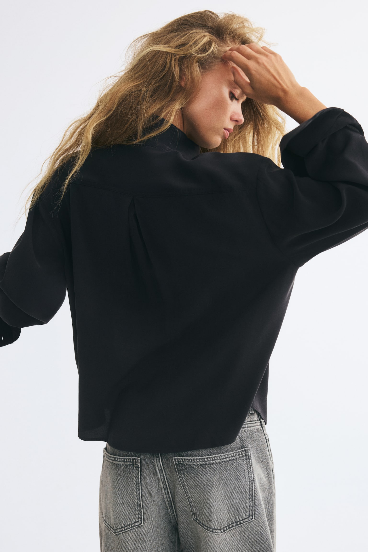 Женская рубашка H&M Oversized Shirt with Stand-Up Collar, цвет: Чёрный — фото 6