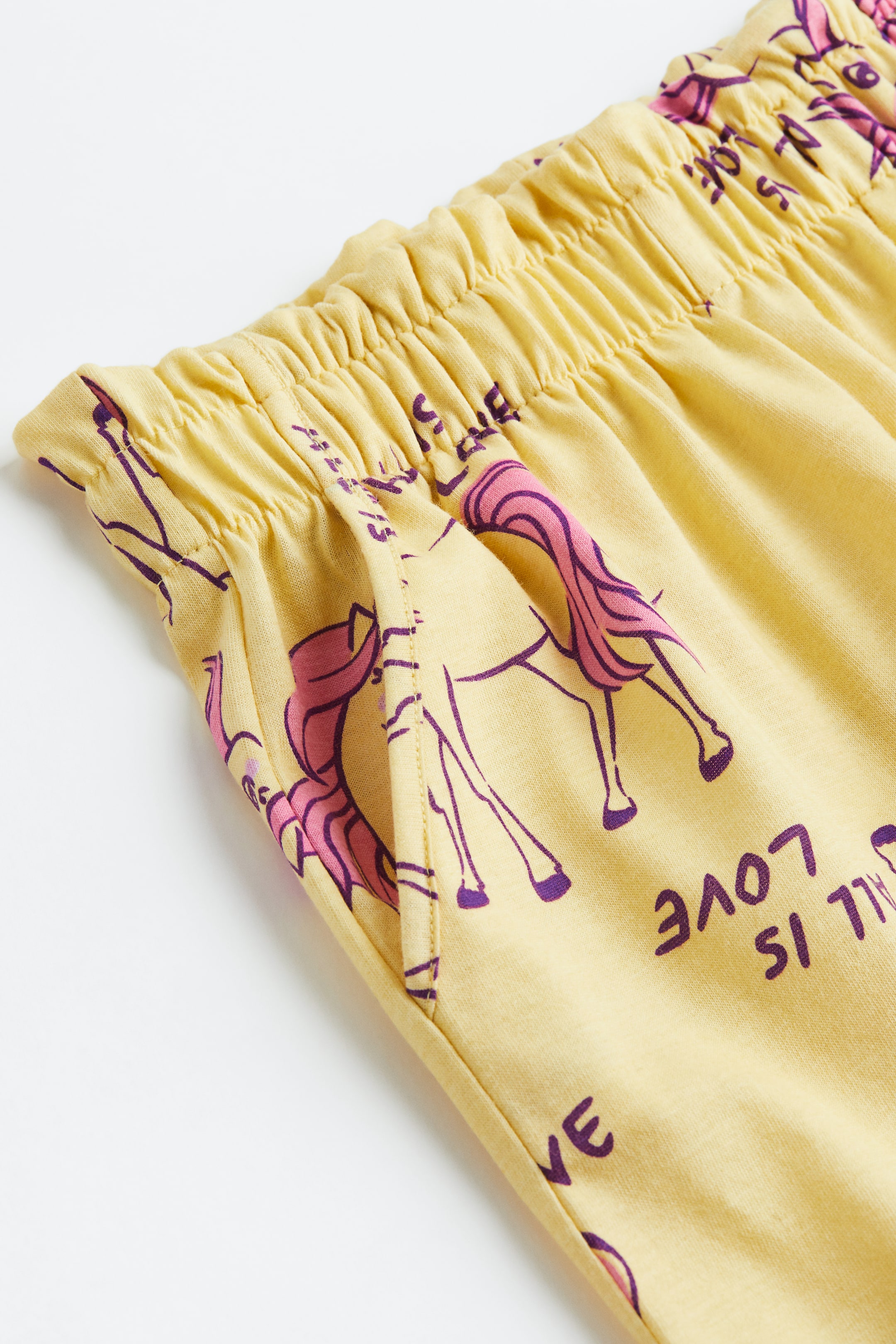 Xem ảnh lớn hơn: Quần short jersey in hình - Màu vàng nhạt/Ngựa một sừng - Kids | H&M VN 2