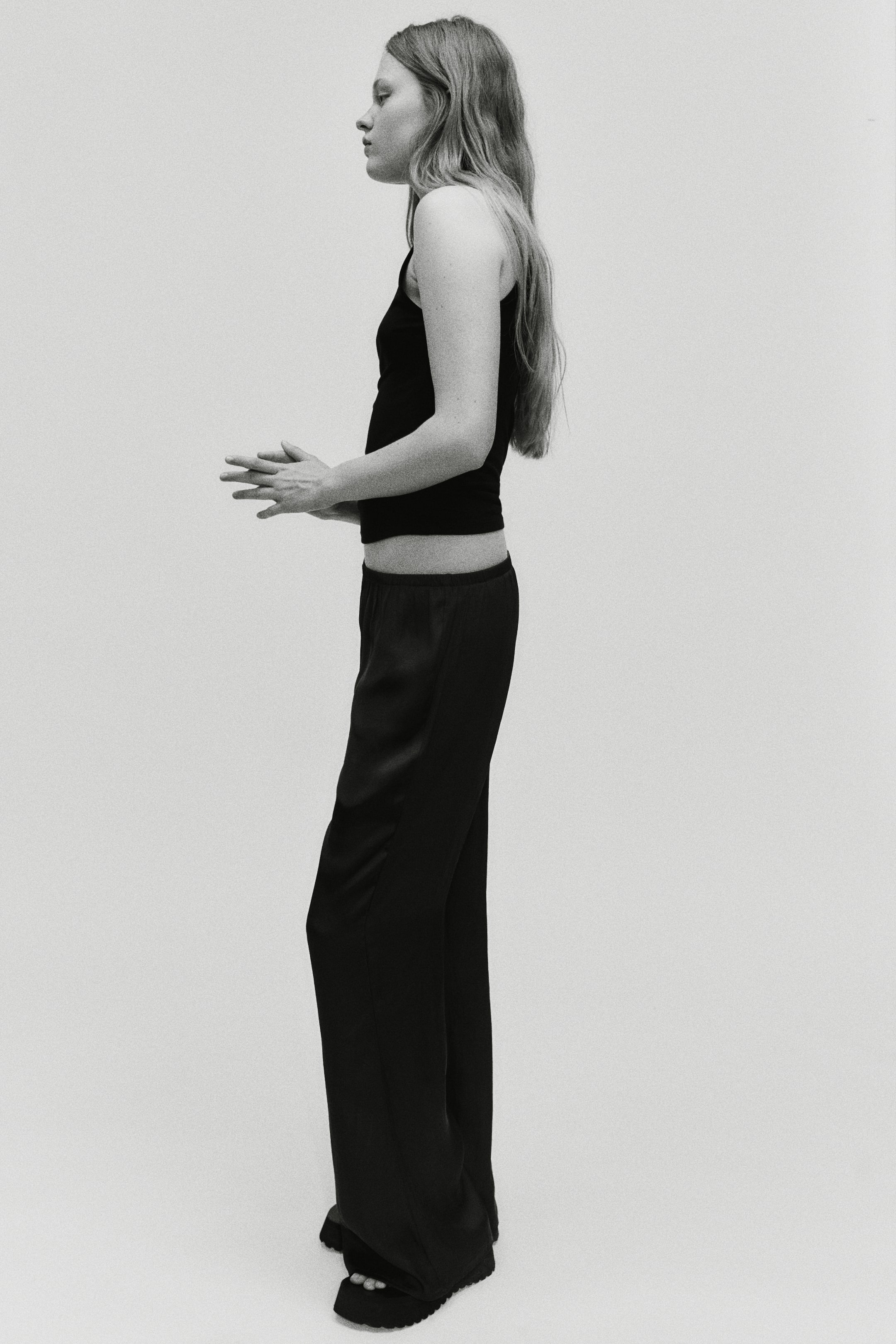 Женские брюки H&M Flared Satin Pants — фото 4