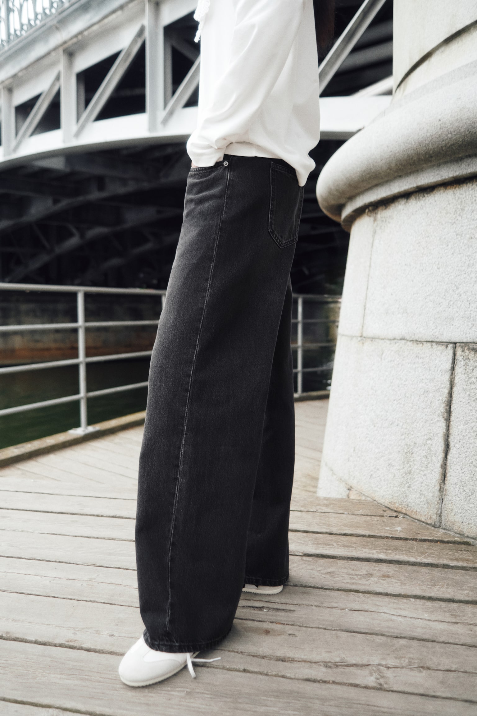Женские джинсы H&M Wide-Leg Regular-Waist, цвет: Джинсовый чёрный — фото 5