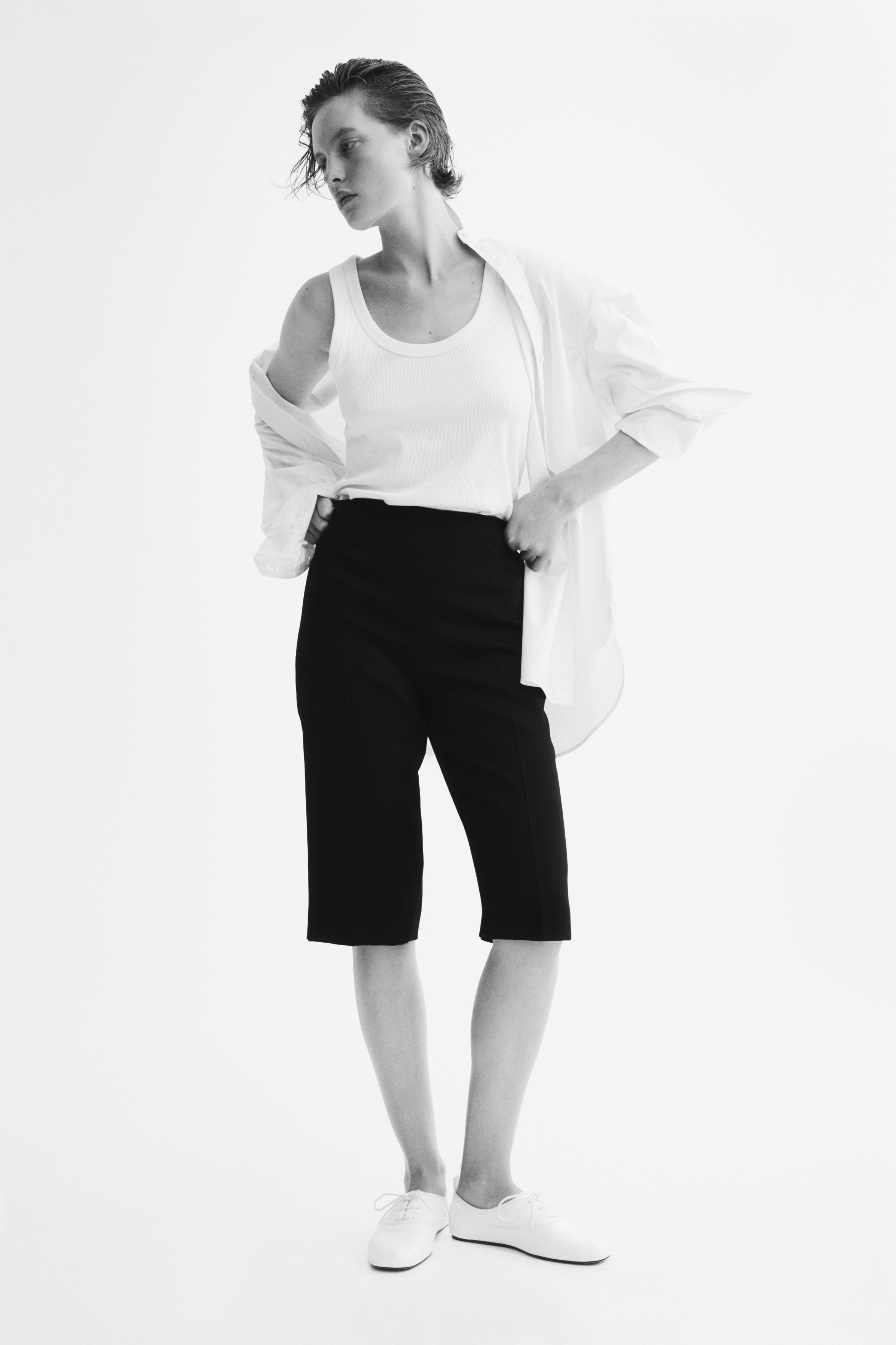 Kapri pantalone elegantnog kroja - Crna