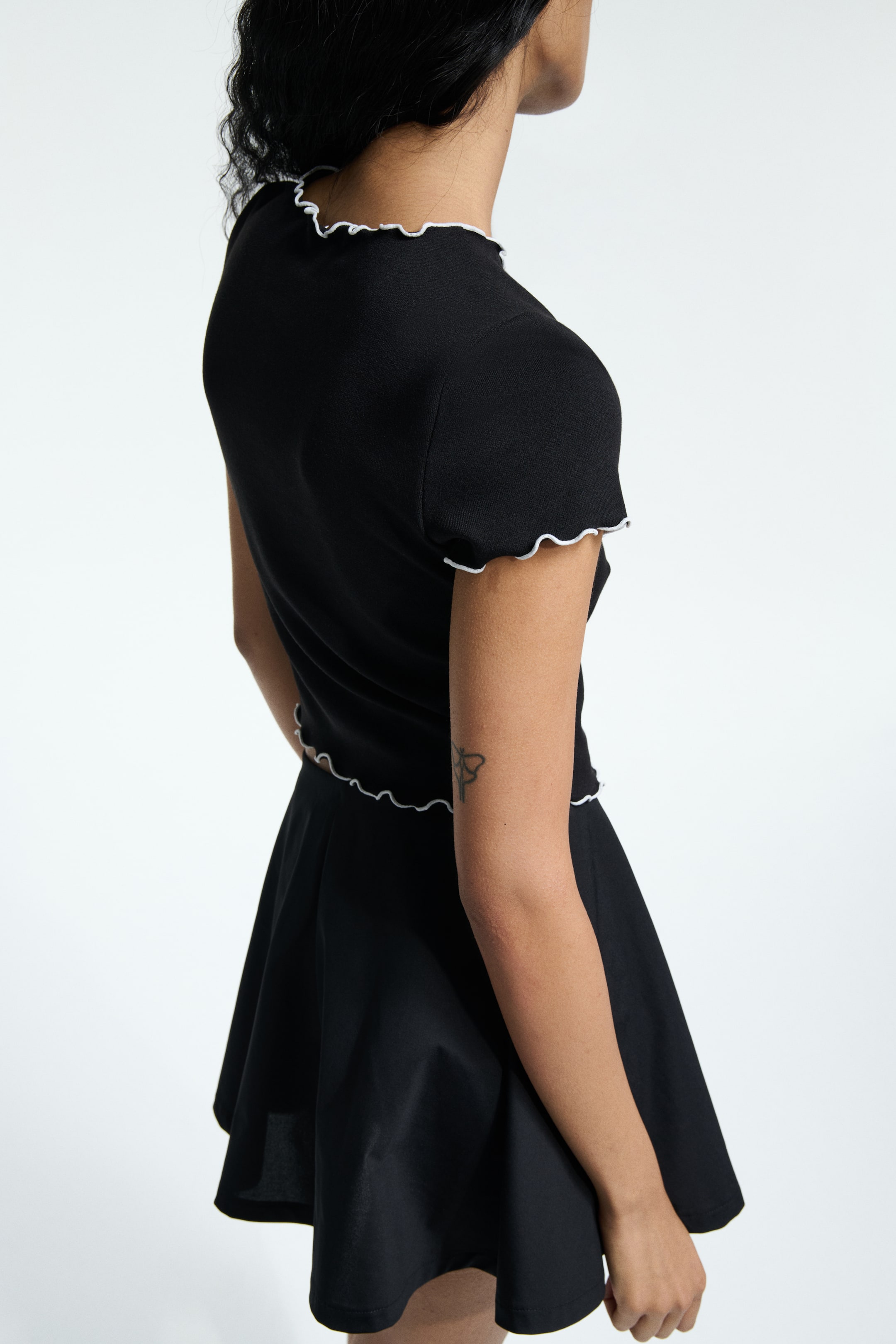 View larger image: Overlocked top - Black - Ladies | H&M IN 3