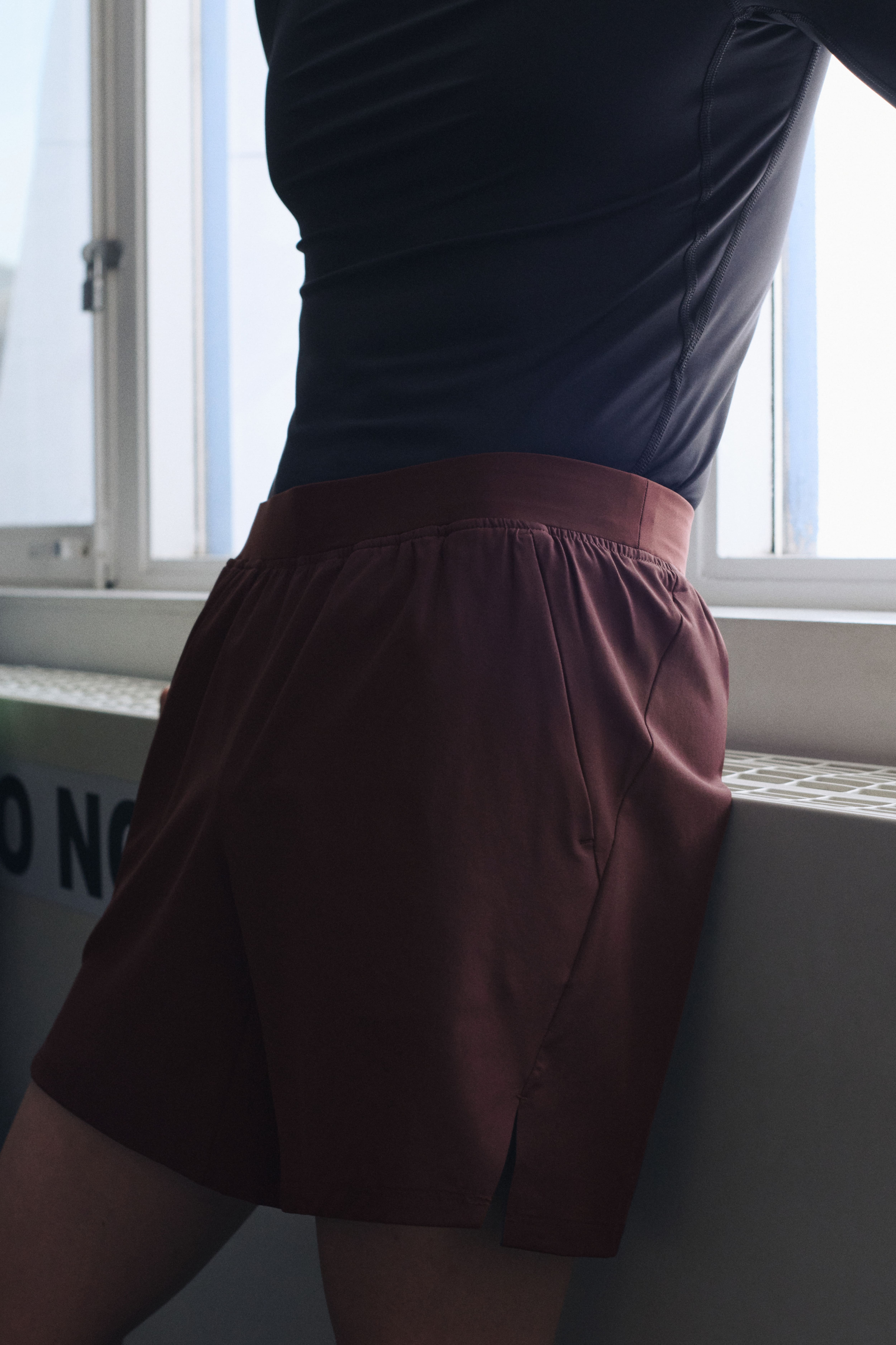 Mid-Length Sports Shorts with DryMove™