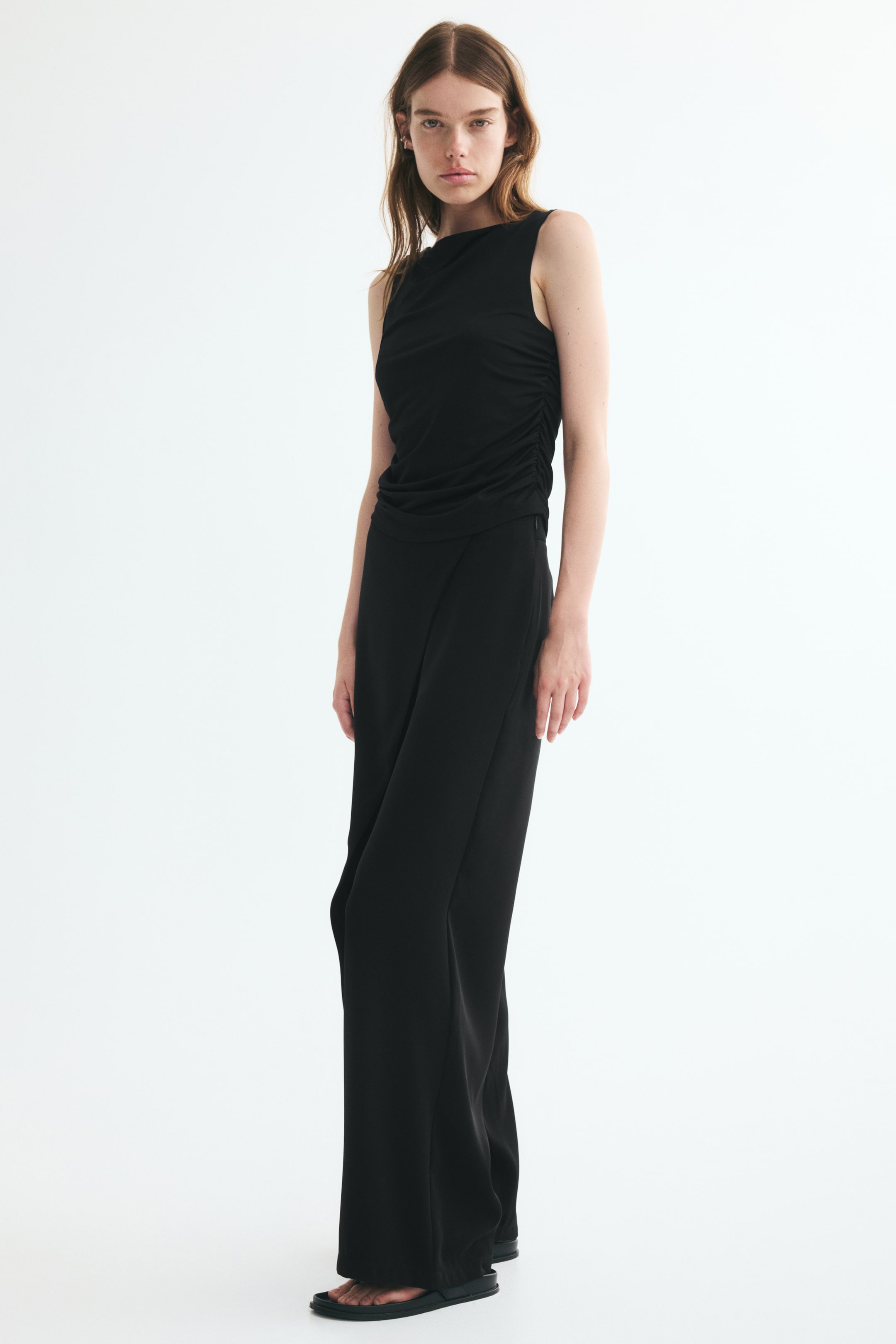 Größeres Bild anzeigen: Twillhose mit Wickeldetail - Schwarz - Ladies | H&M AT 1