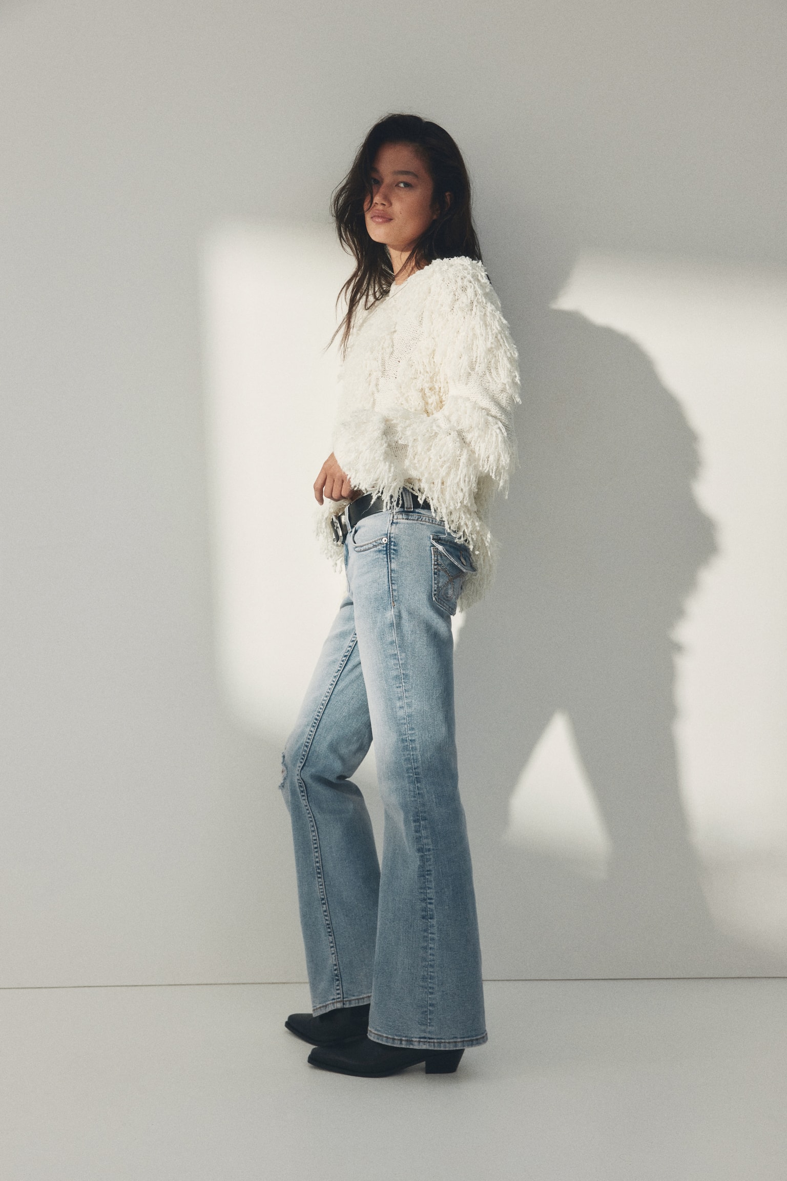 Flared Low Waist Jeans - Helles Denimblau/Denimblau/Weiß - 5