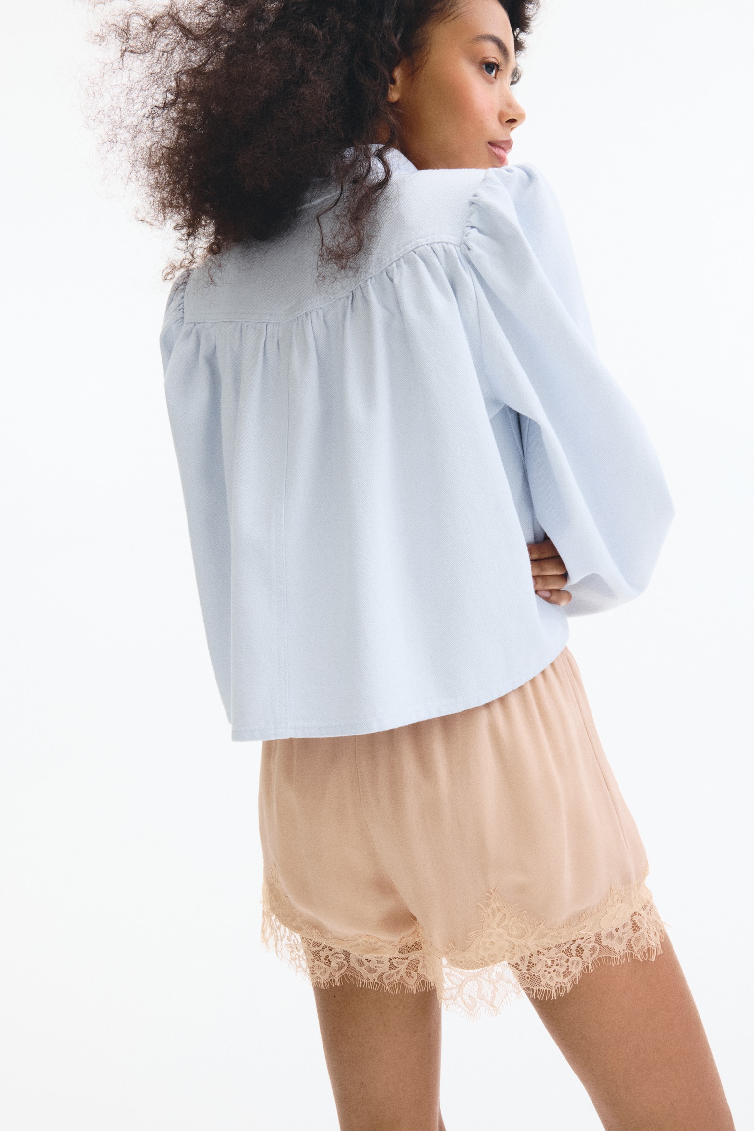 Pantalón corto de viscosa con ribetes de encaje-Rosa empolvado claro - 6