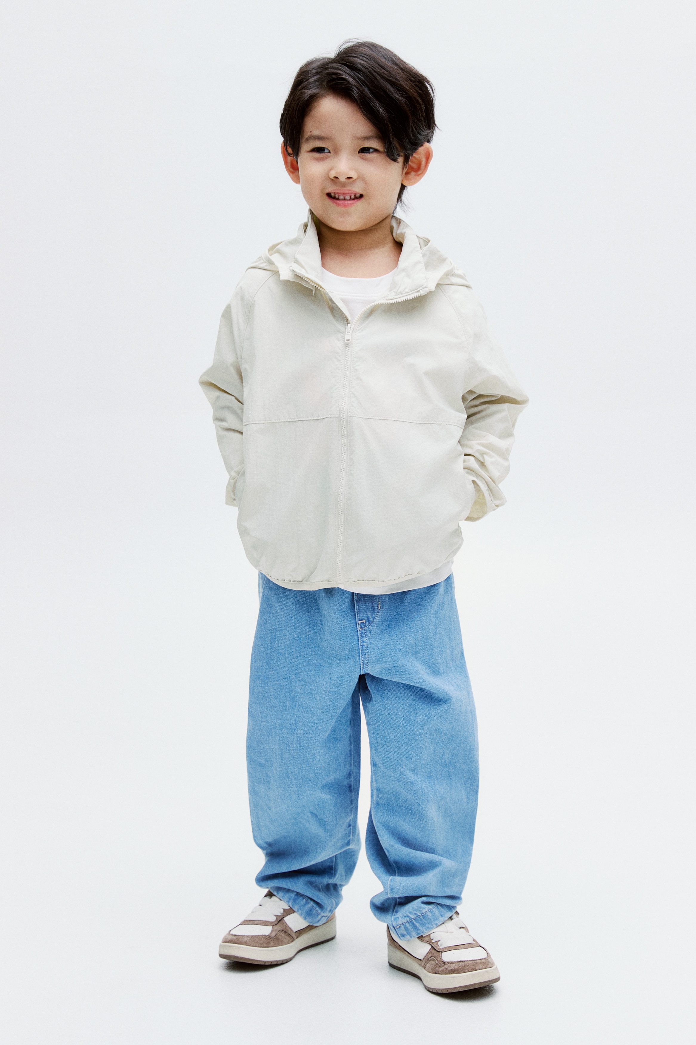 Áo gió có mũ - Màu kem/Màu xanh dương nhạt