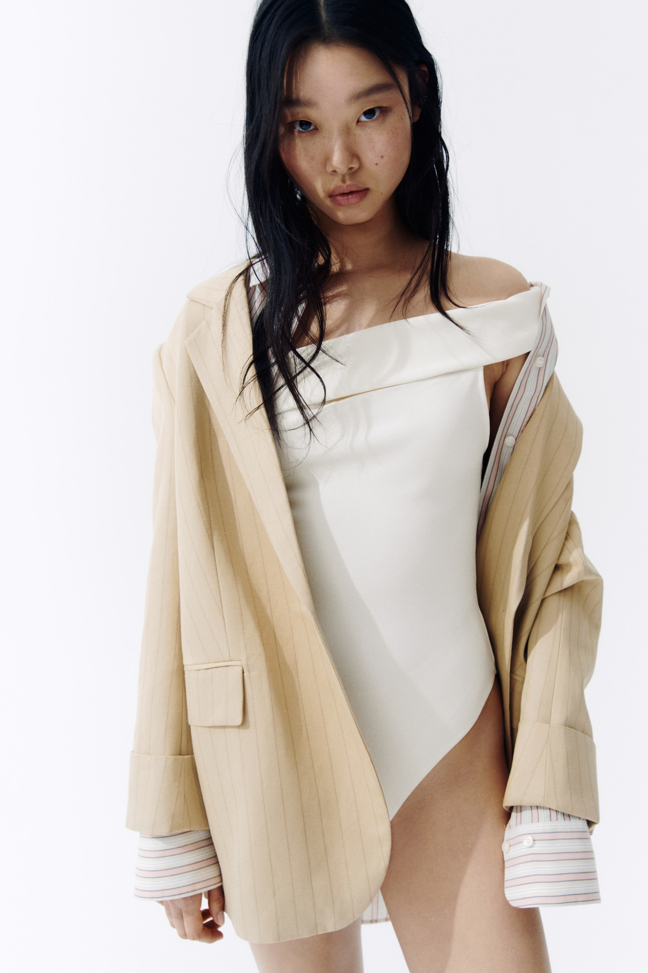 Visualizza immagine più grande: Body a perizoma a spalle scoperte - Crema - DONNA | H&M IT 1