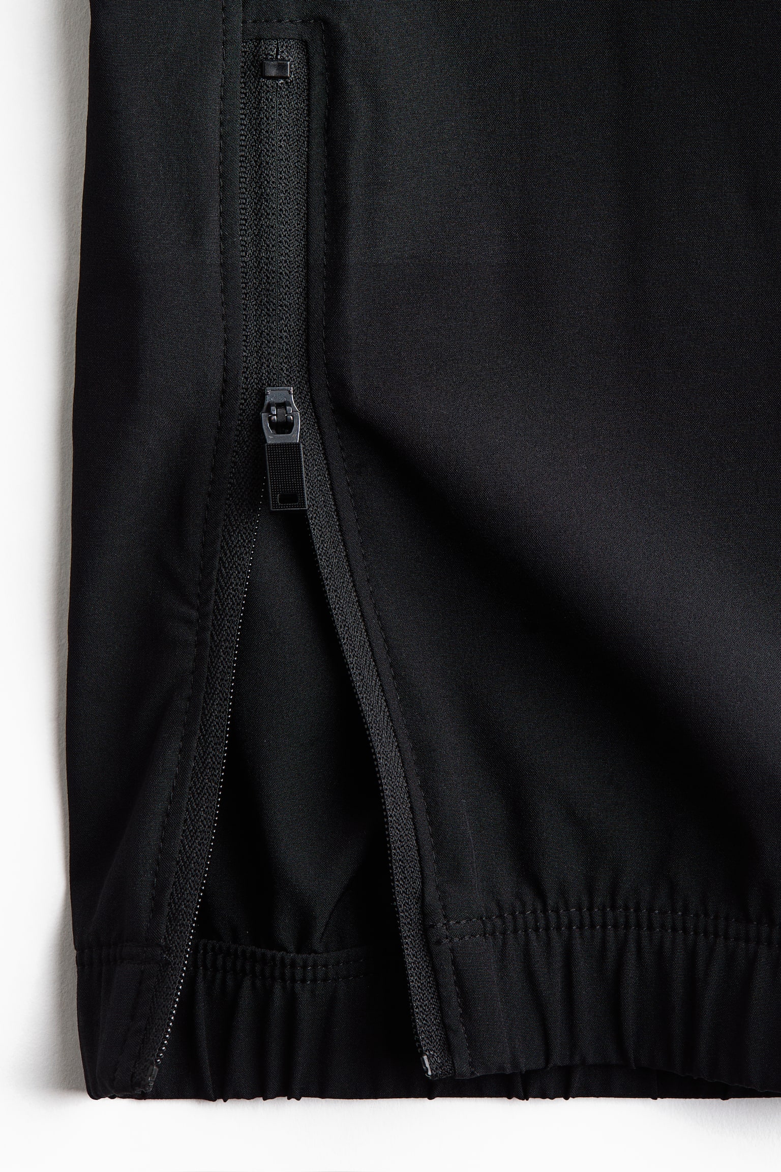 Мужские брюки H&M Regular-Fit Tapered Sports Joggers with DryMove™, цвет: Чёрный — фото 6