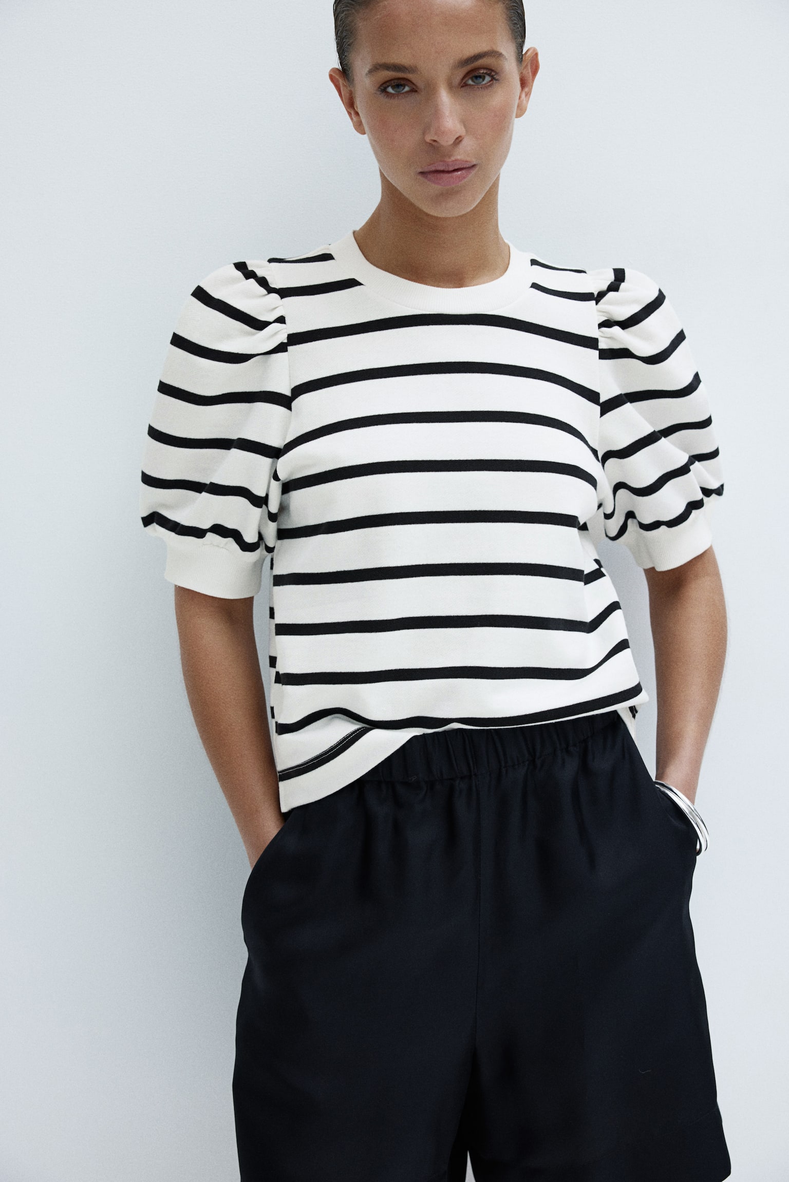 Puff-sleeved top - Black/White striped/Black/White striped/Beige/Light blue/White/Burgundy - 4